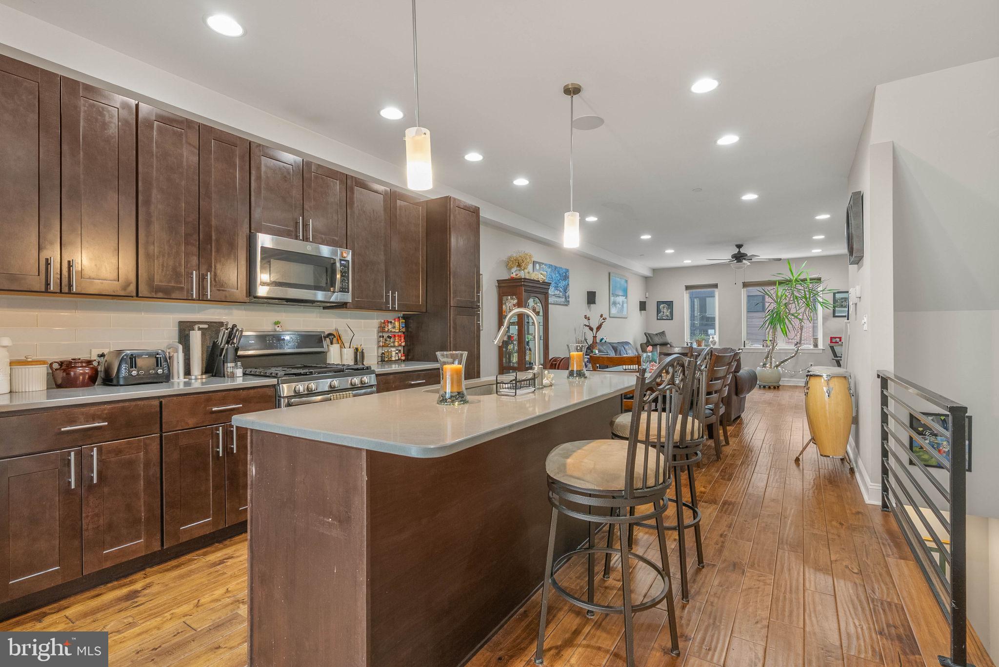 1423 S HOWARD STREET