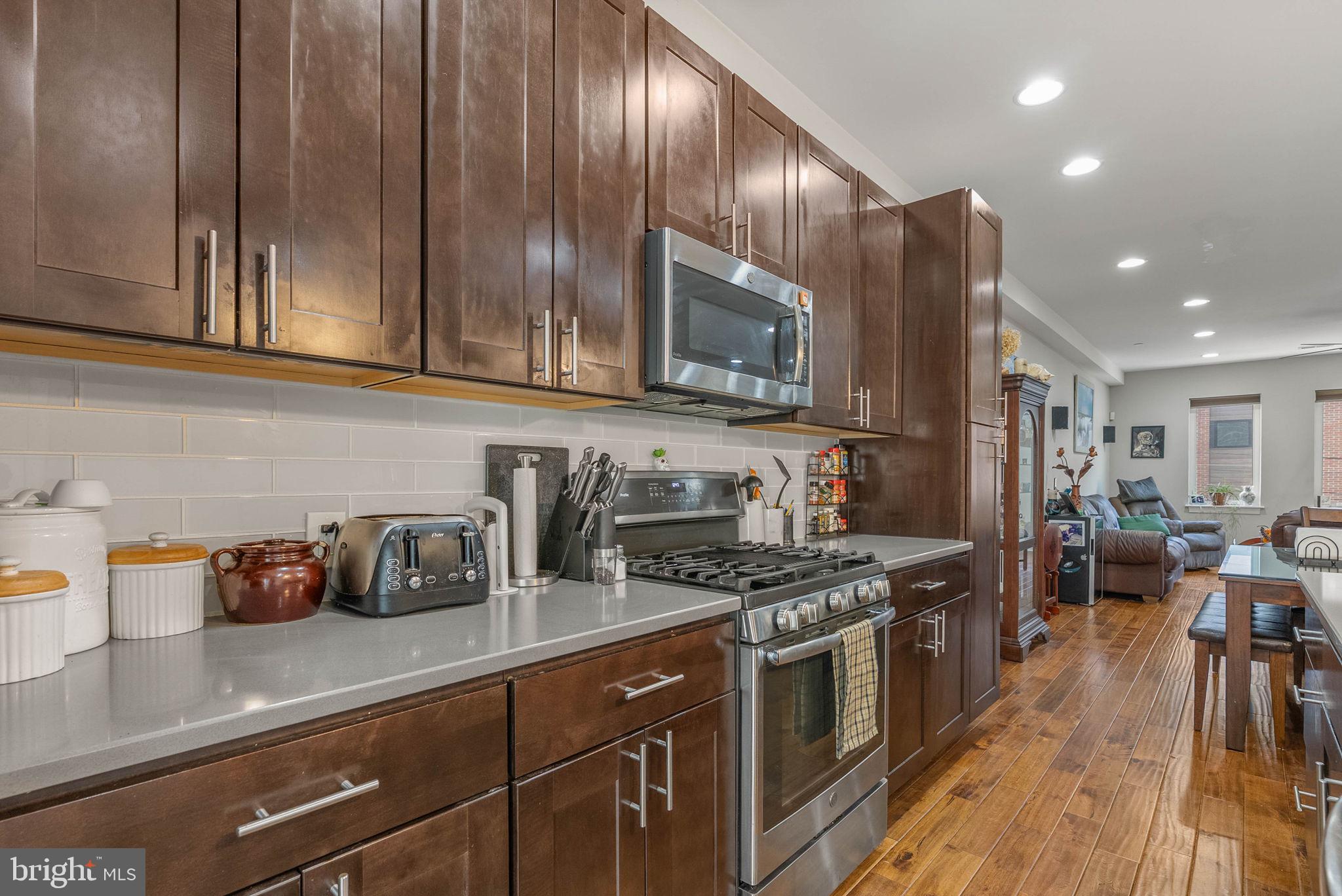 1423 S HOWARD STREET