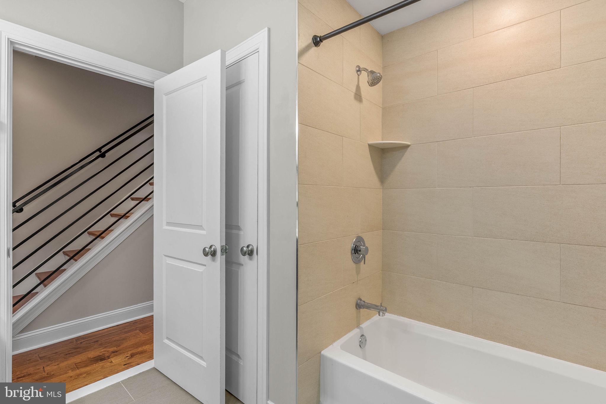 1423 S HOWARD STREET