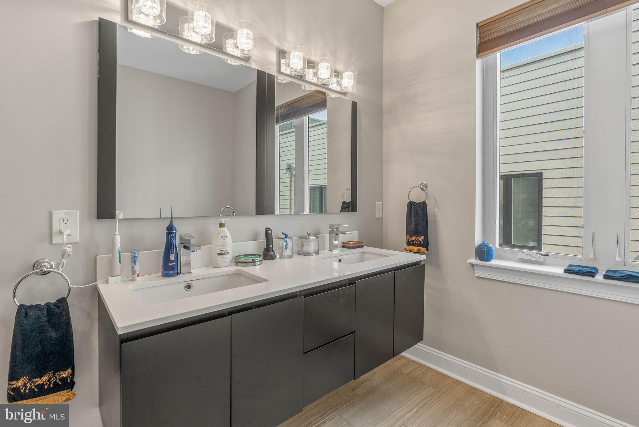 1423 S HOWARD STREET