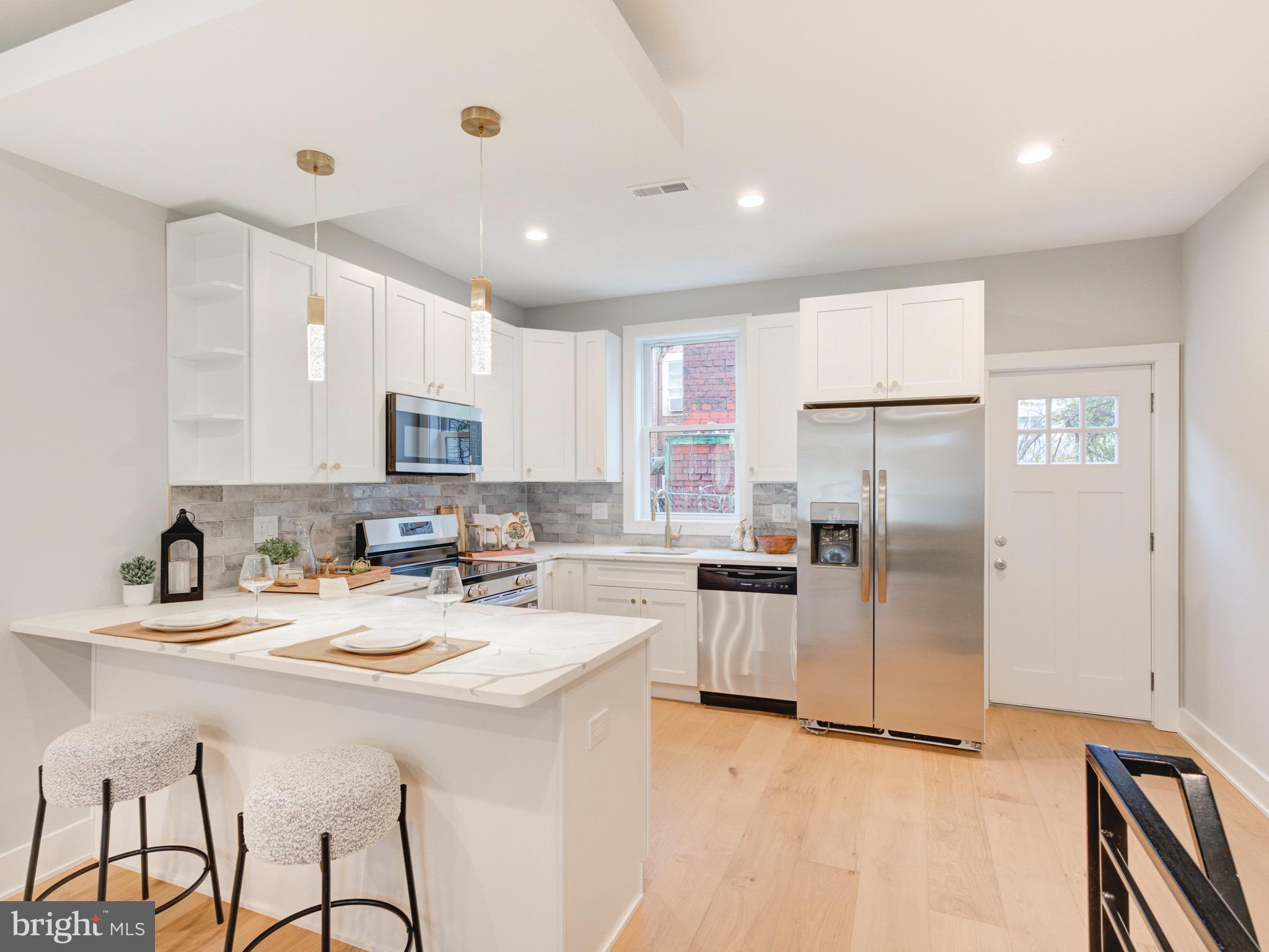 1937 N LEITHGOW STREET