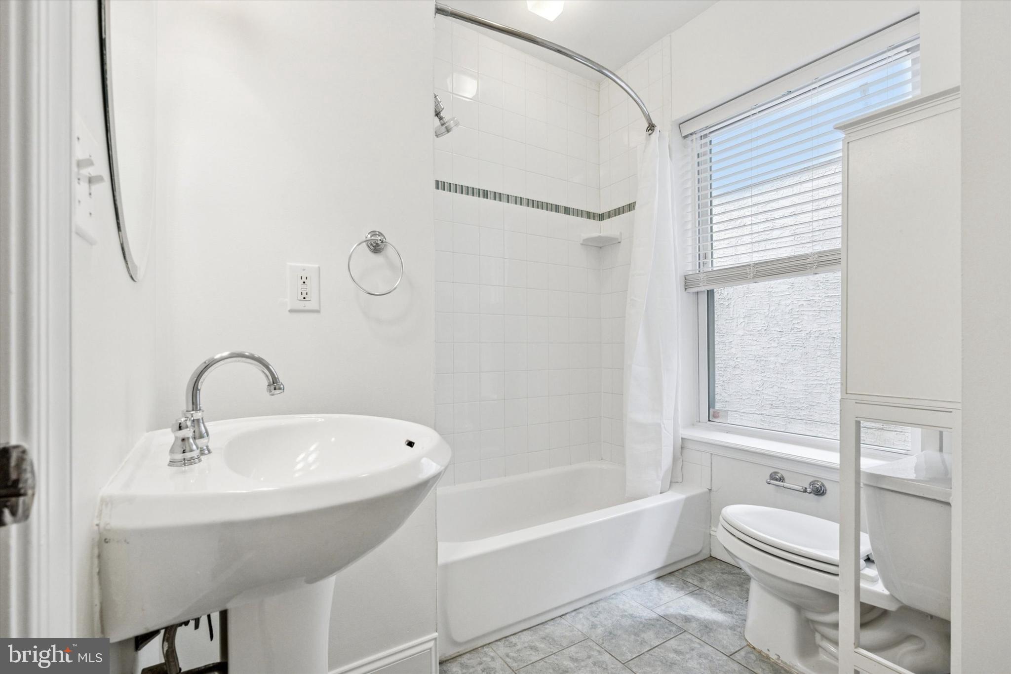 1538 CHRISTIAN STREET 2