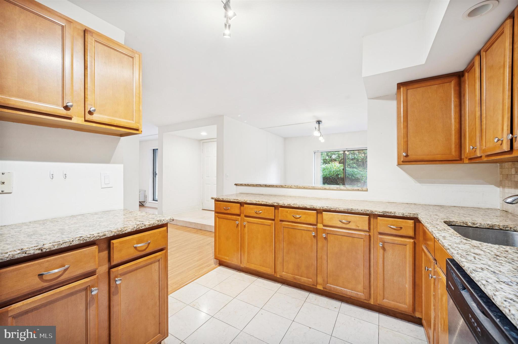 200 LOMBARD STREET 10 GU11