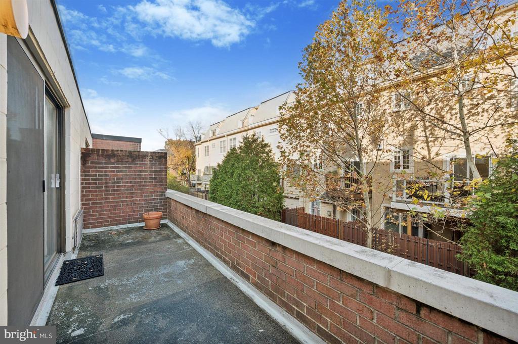 200 LOMBARD STREET 10 GU11