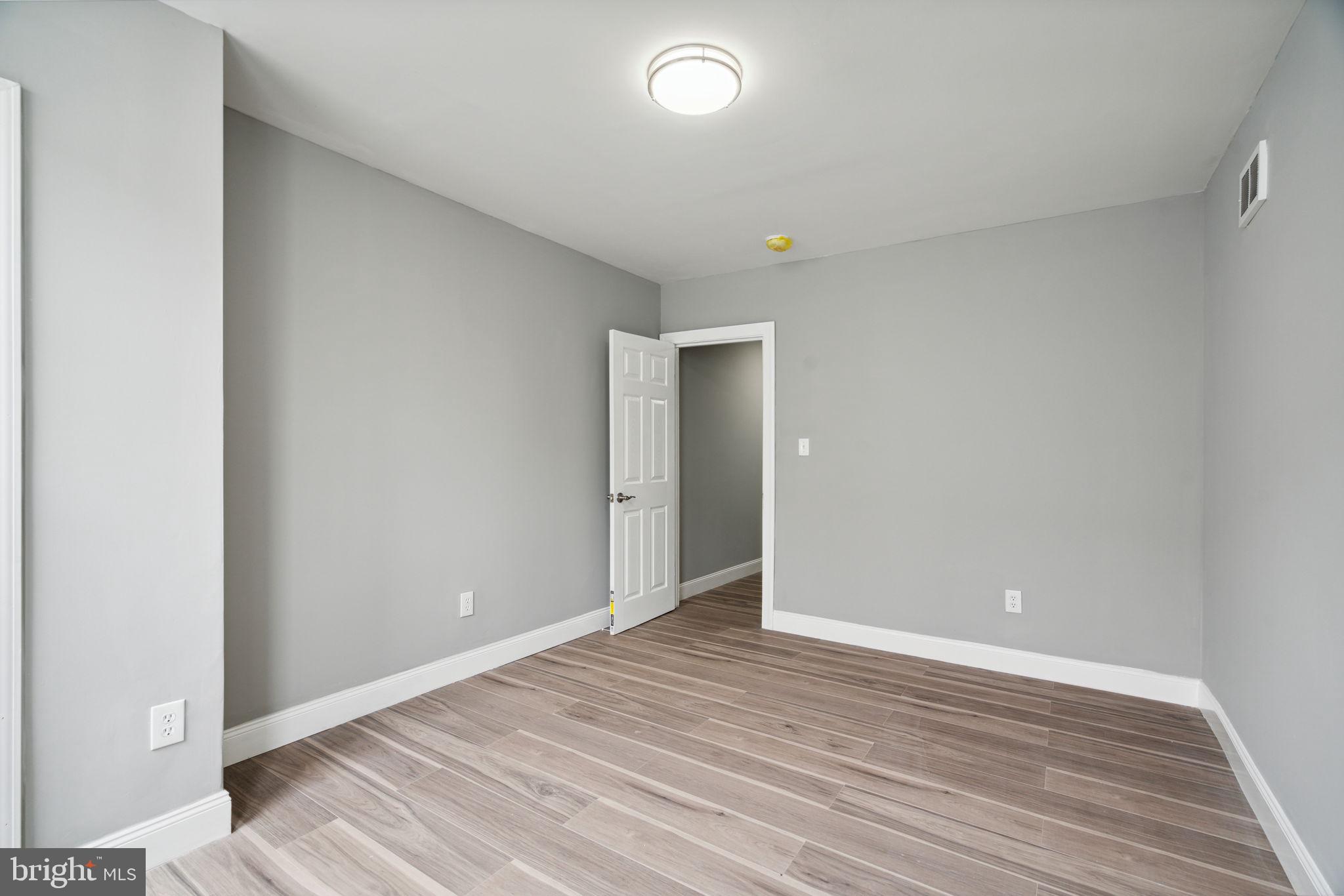 2819 W MONTGOMERY AVENUE