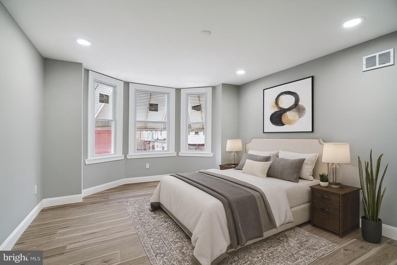 2819 W MONTGOMERY AVENUE