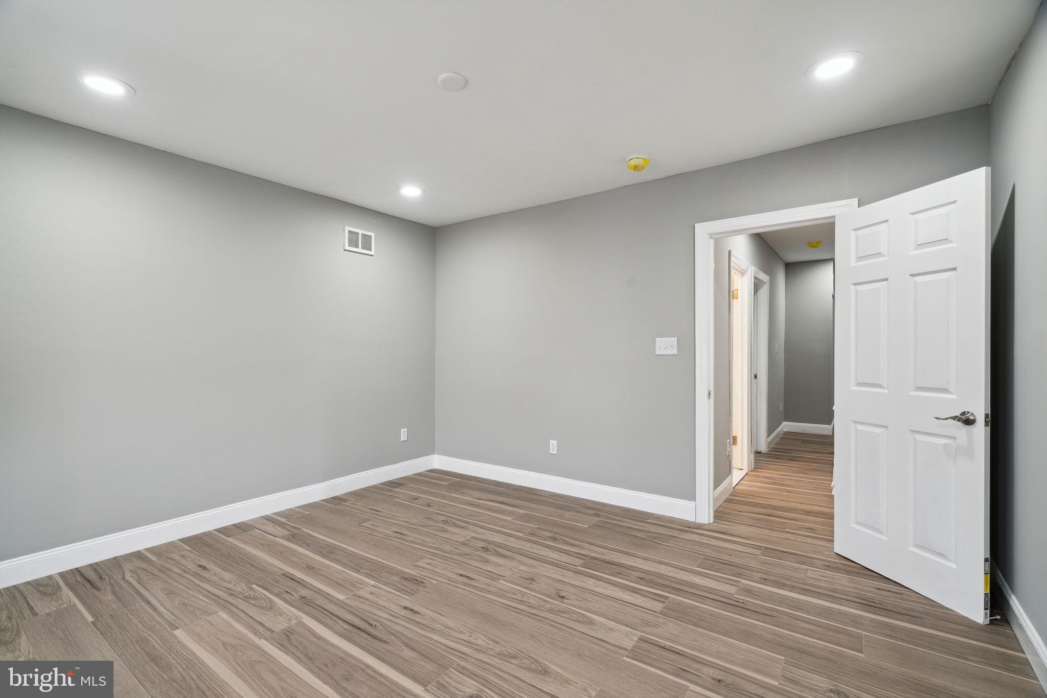 2819 W MONTGOMERY AVENUE