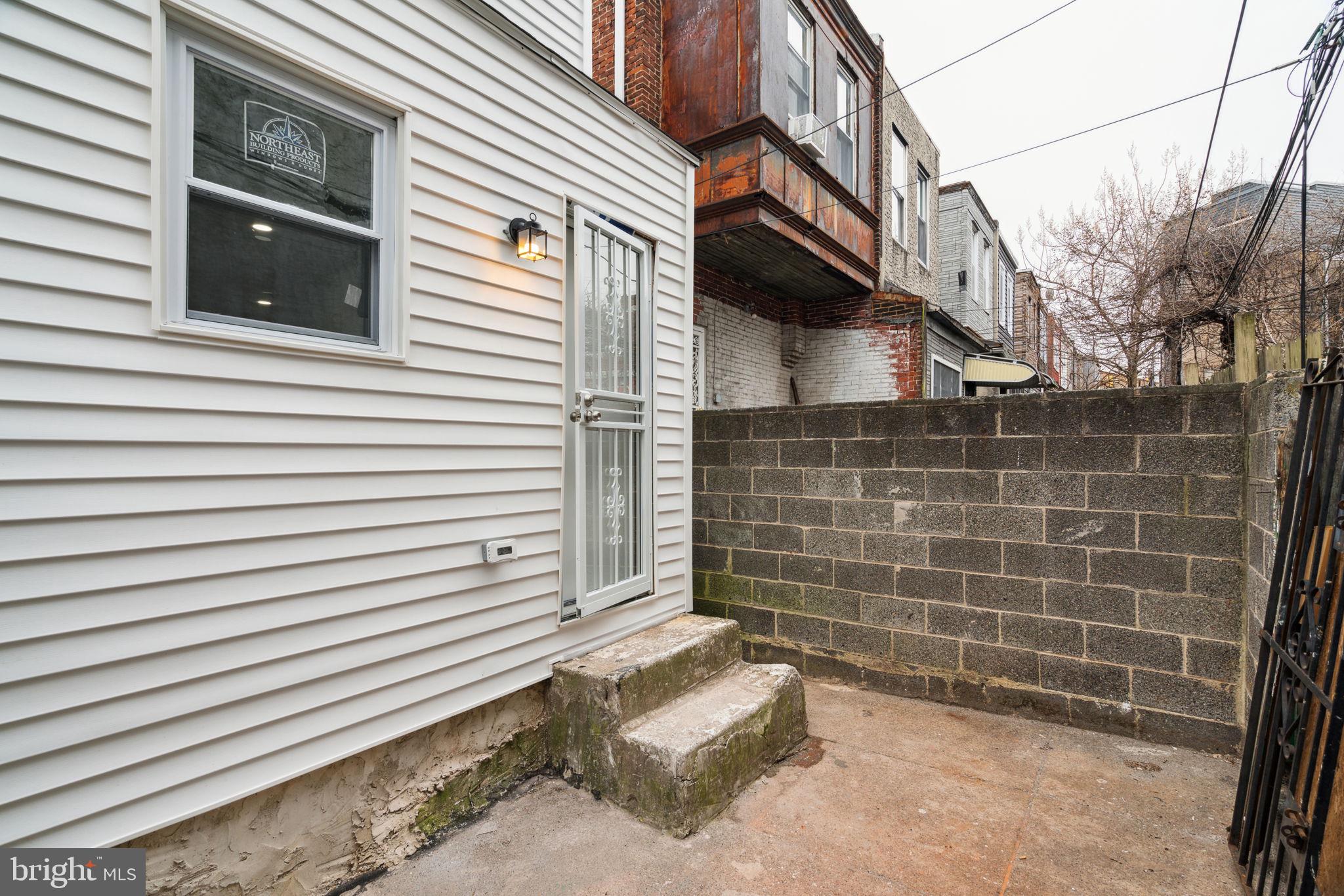 2819 W MONTGOMERY AVENUE