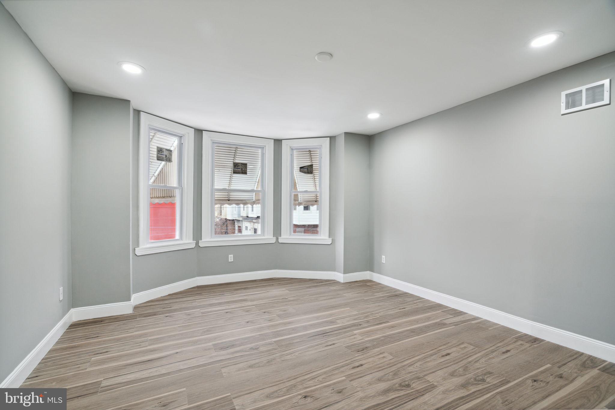 2819 W MONTGOMERY AVENUE