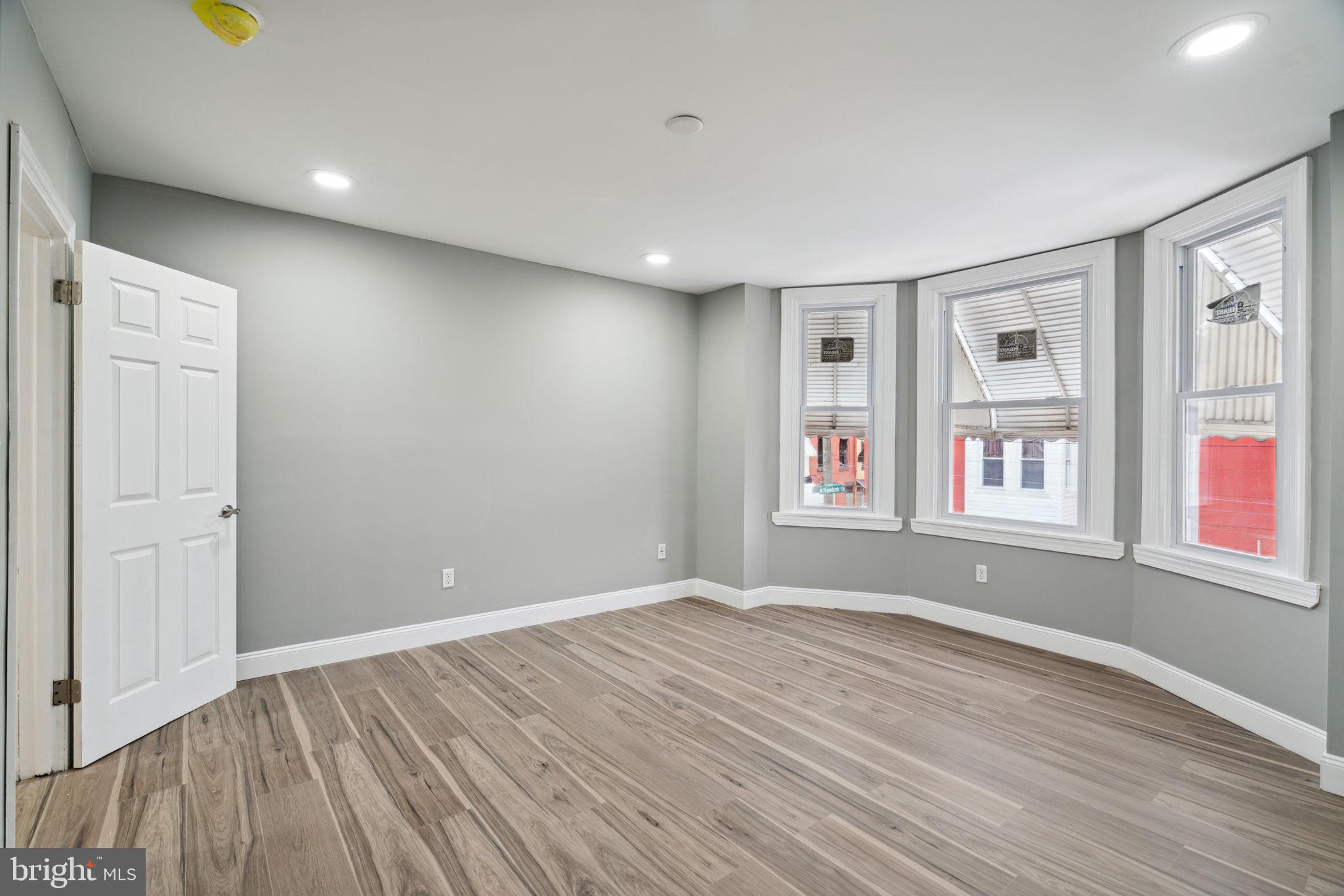 2819 W MONTGOMERY AVENUE