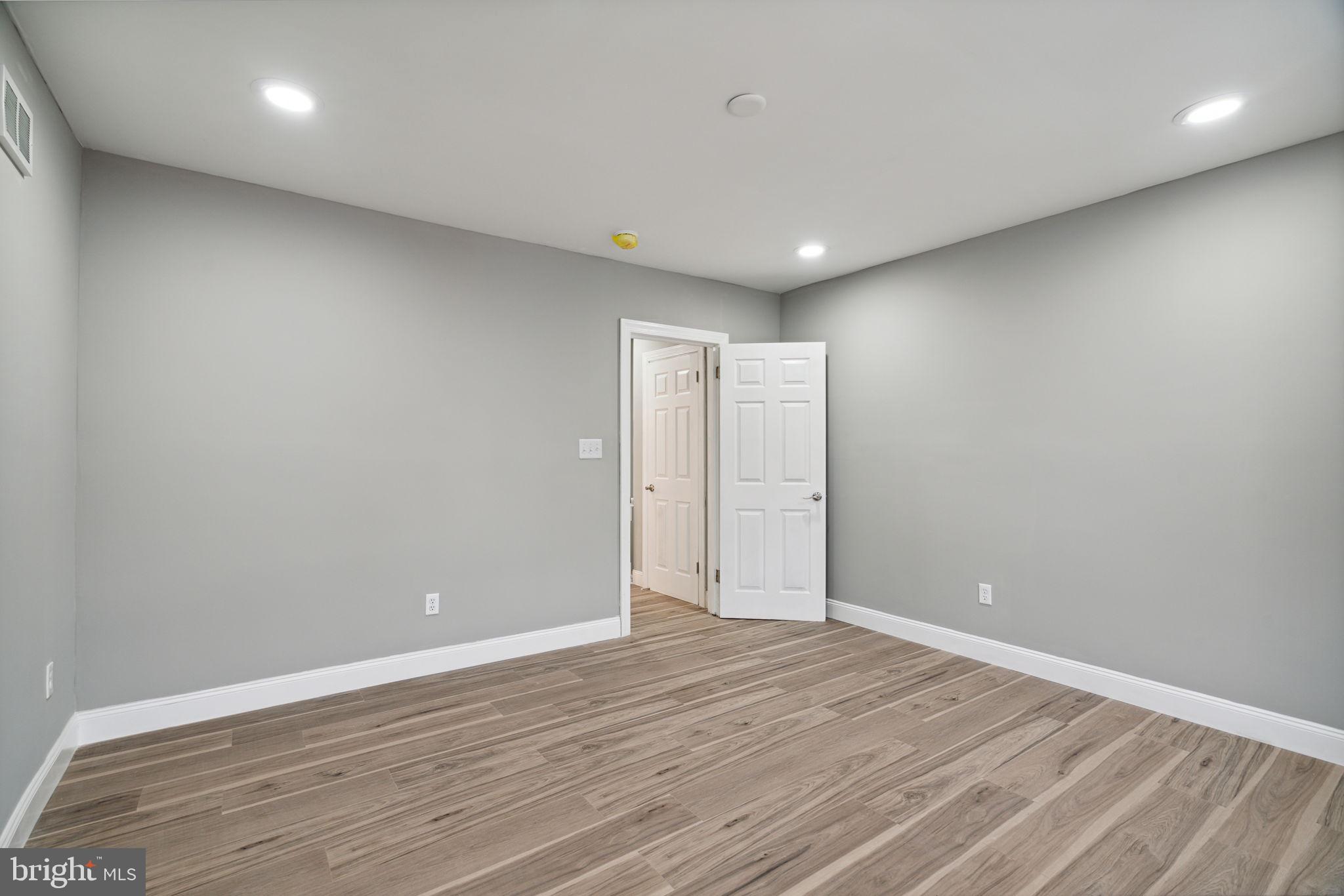 2819 W MONTGOMERY AVENUE