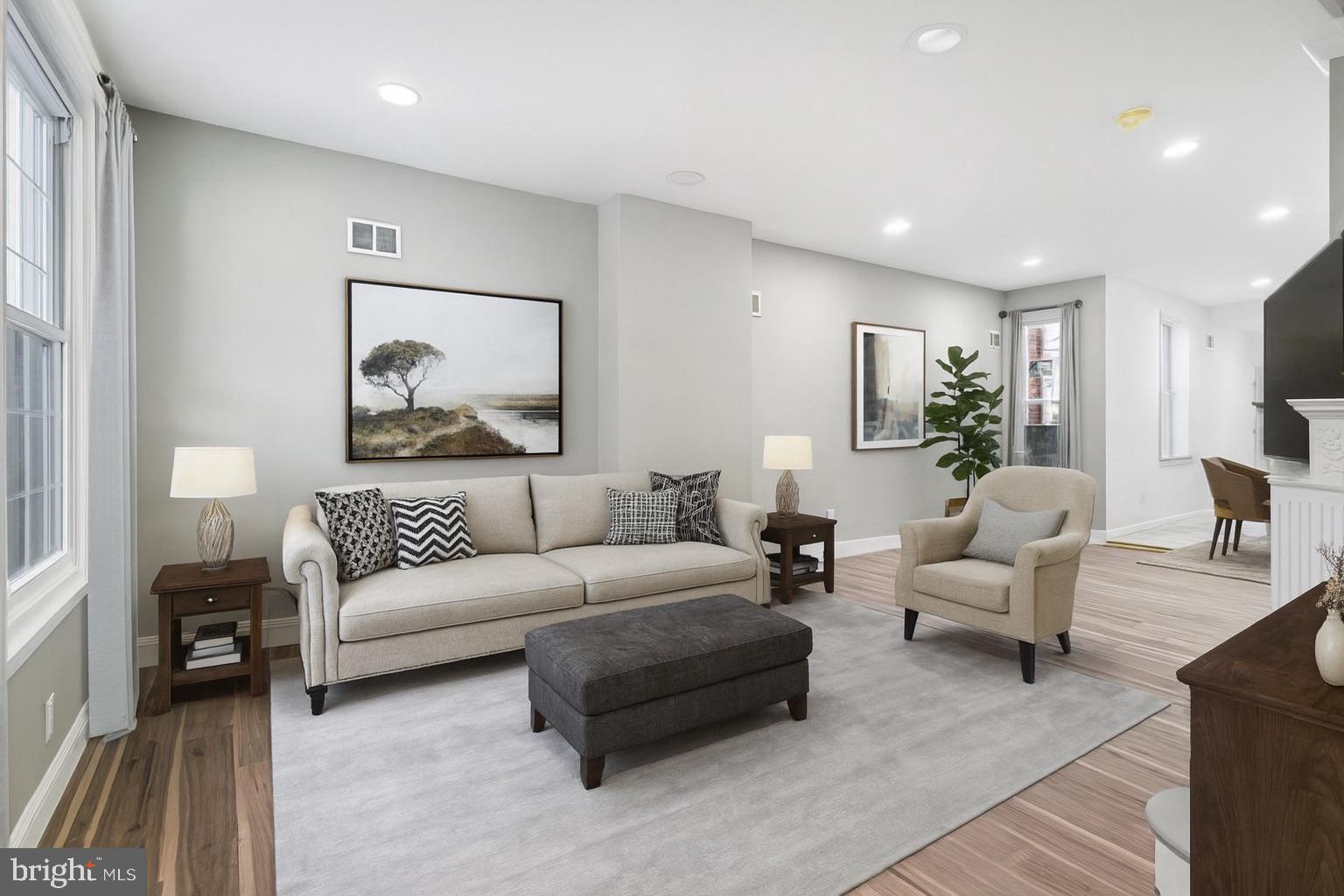 2819 W MONTGOMERY AVENUE