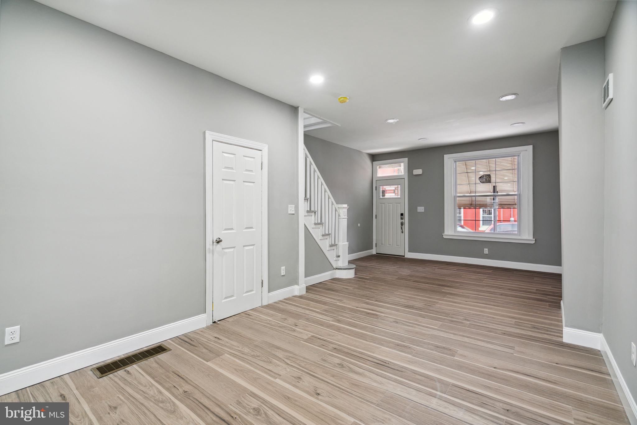 2819 W MONTGOMERY AVENUE