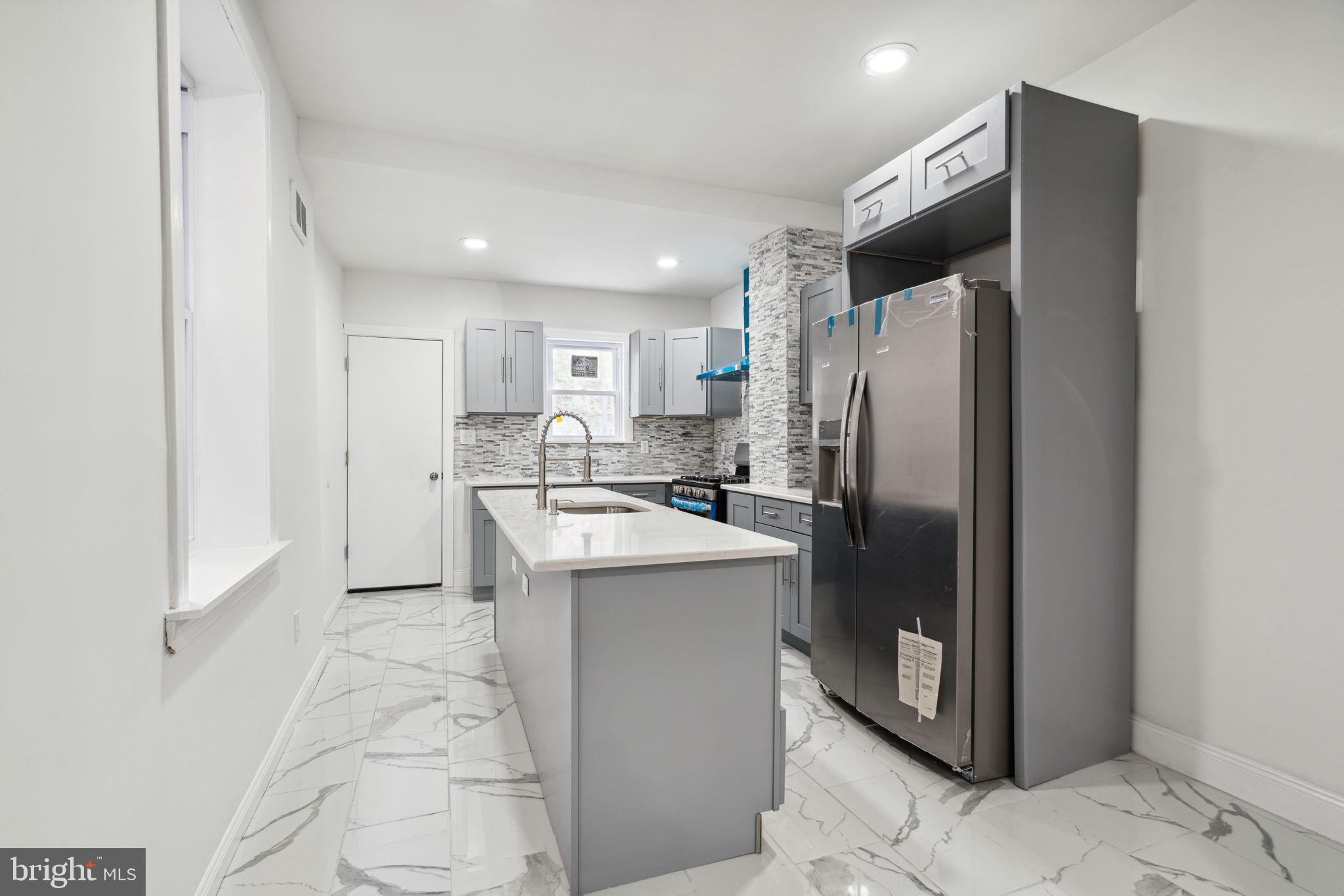 2819 W MONTGOMERY AVENUE