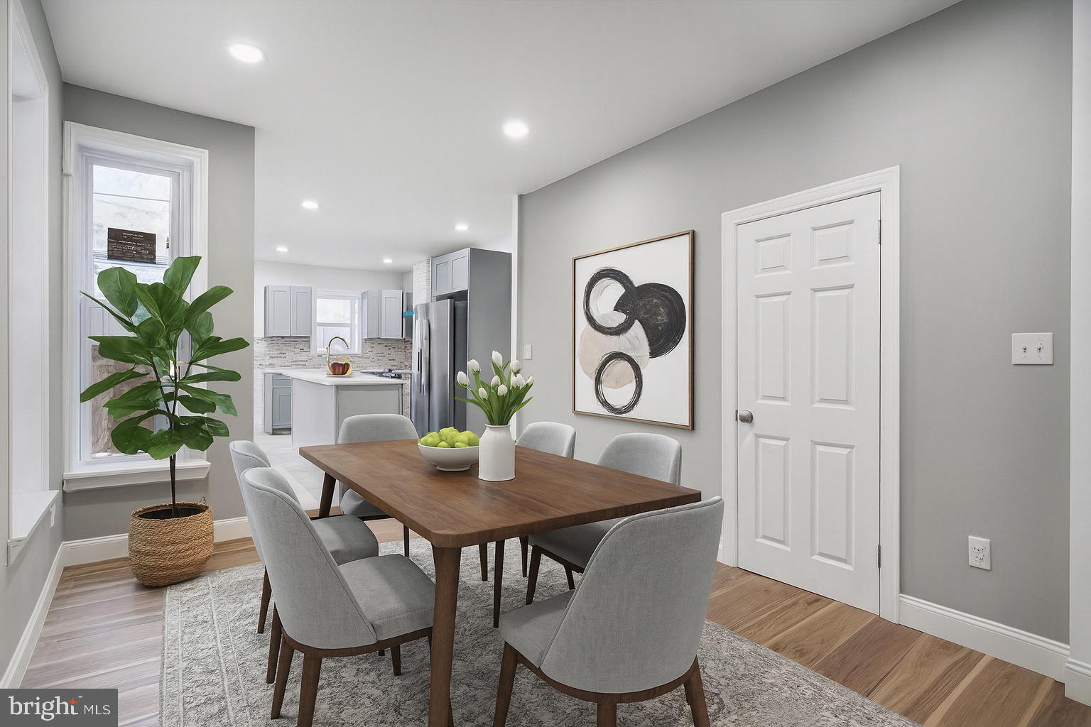 2819 W MONTGOMERY AVENUE