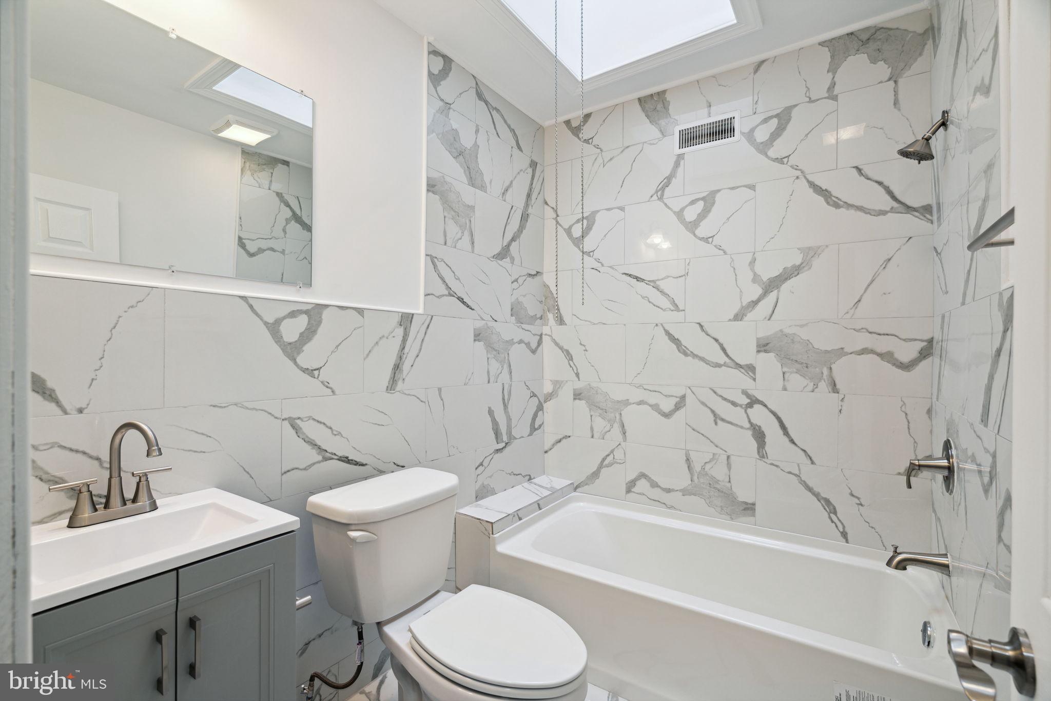 2819 W MONTGOMERY AVENUE