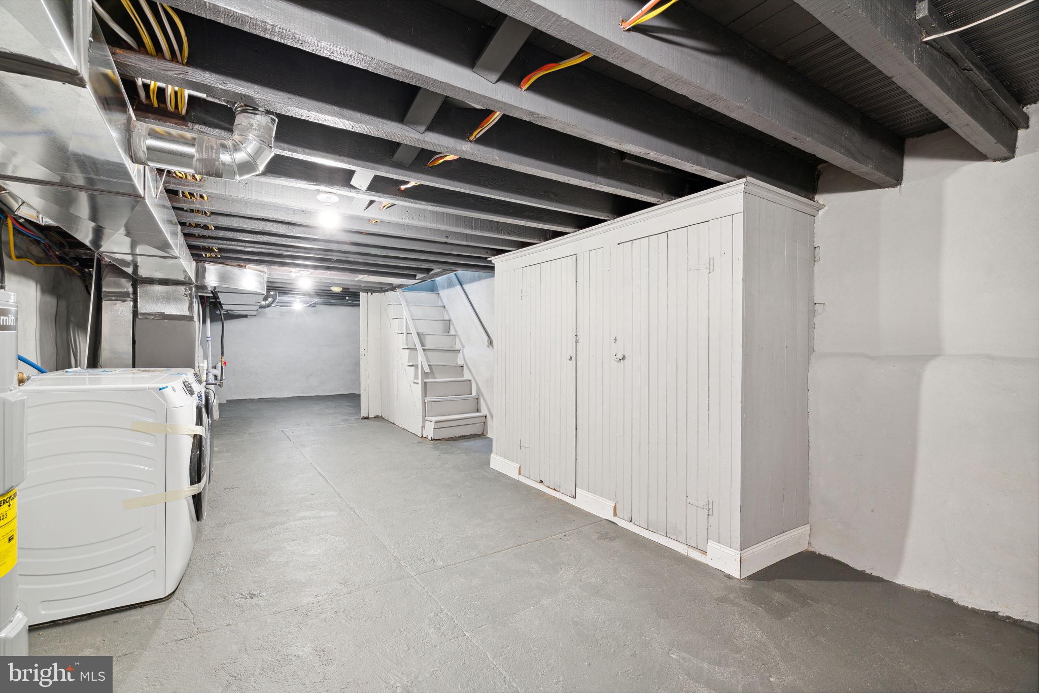 2819 W MONTGOMERY AVENUE