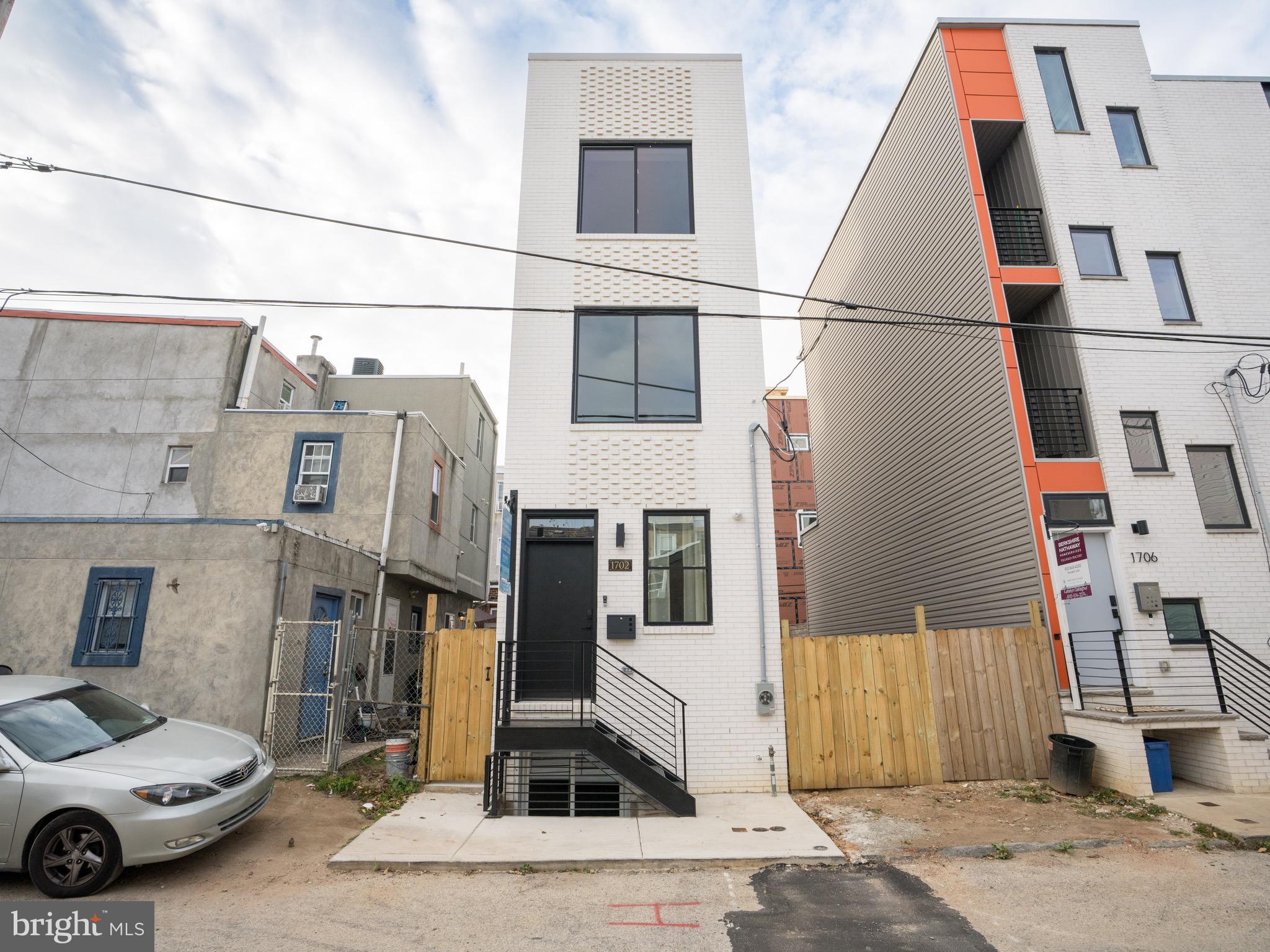 1702 N ORIANNA STREET