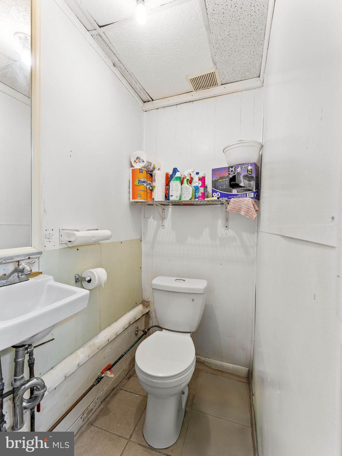 1542 W DIAMOND STREET