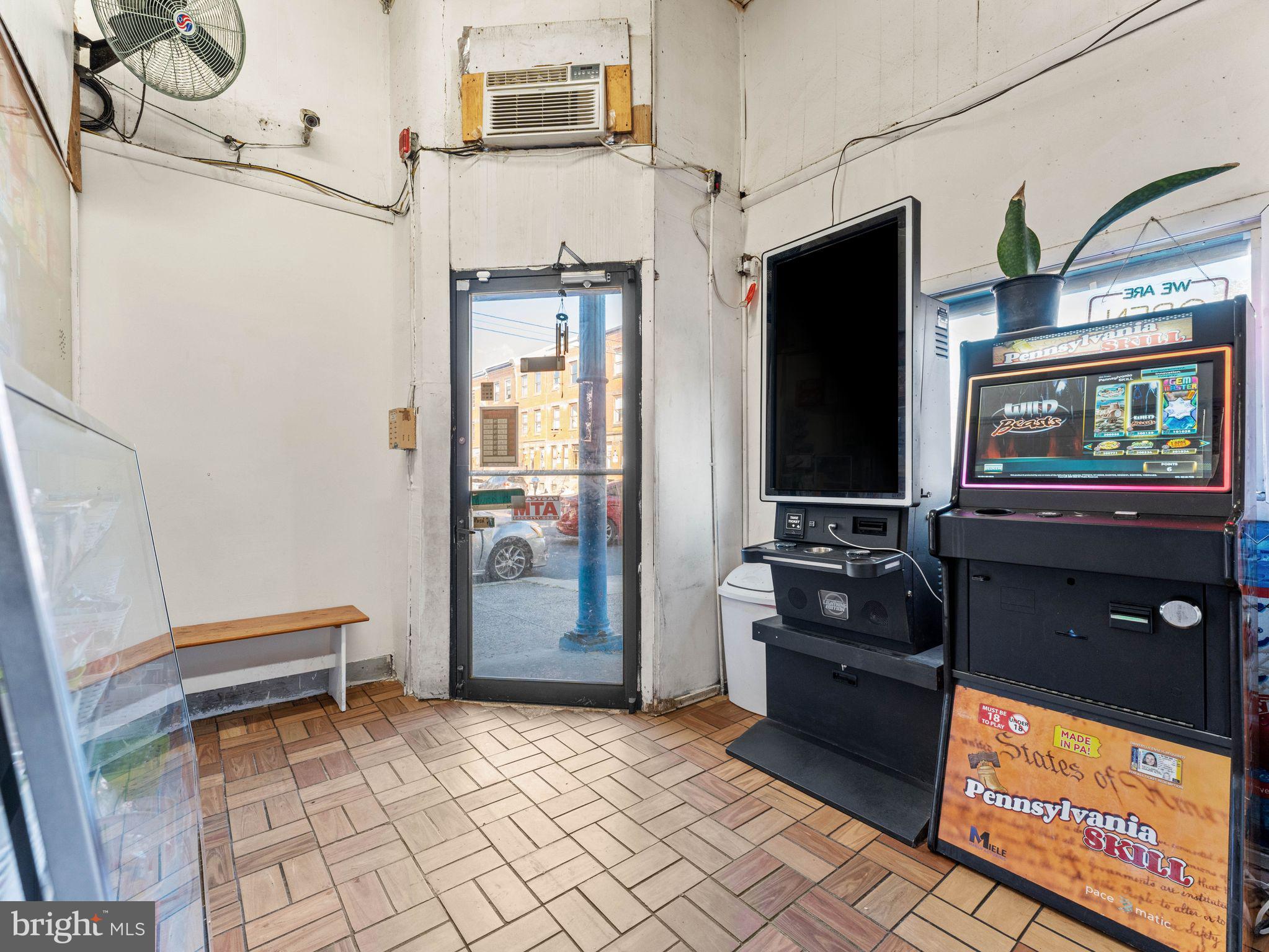 1542 W DIAMOND STREET