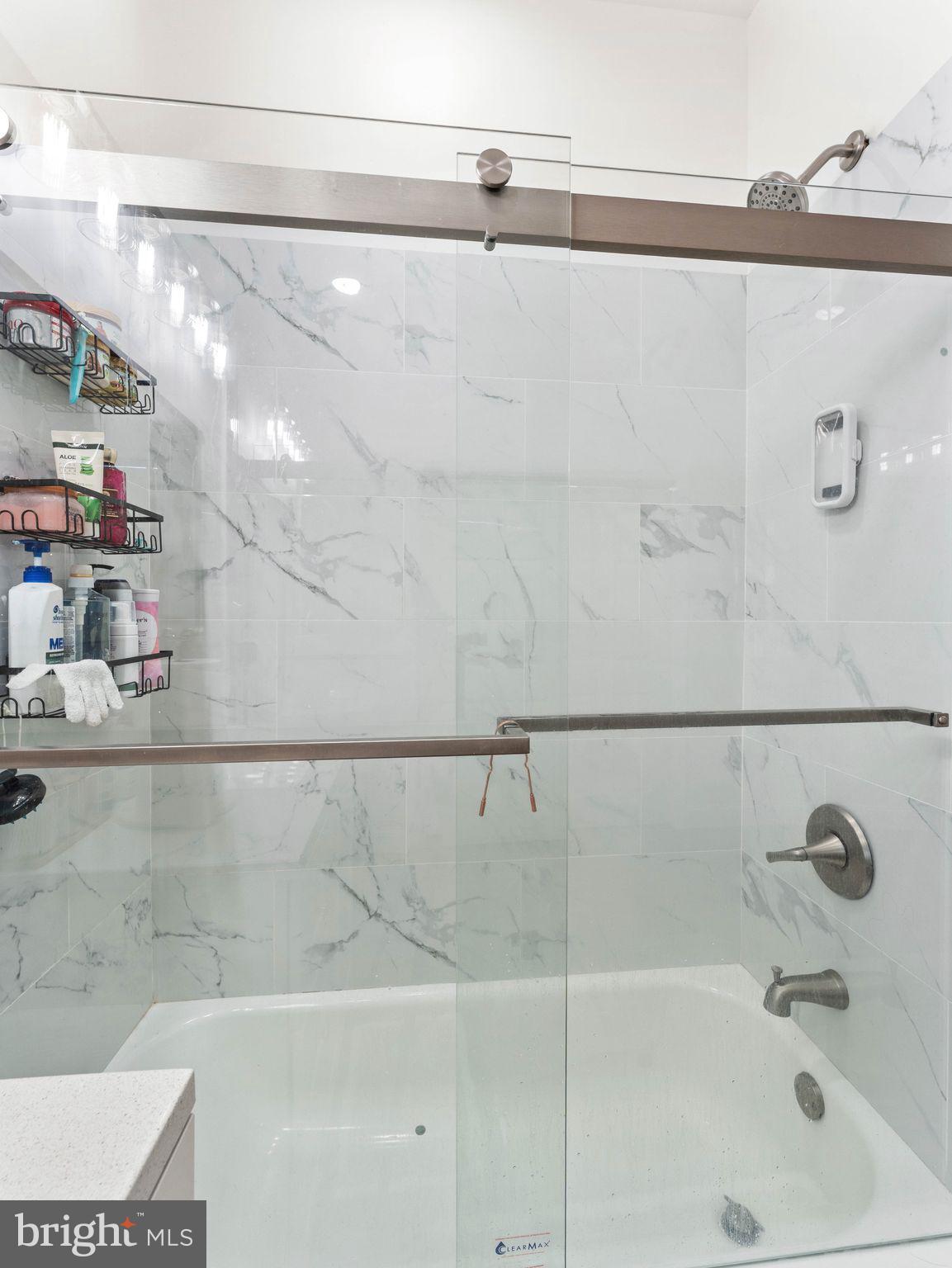 1542 W DIAMOND STREET