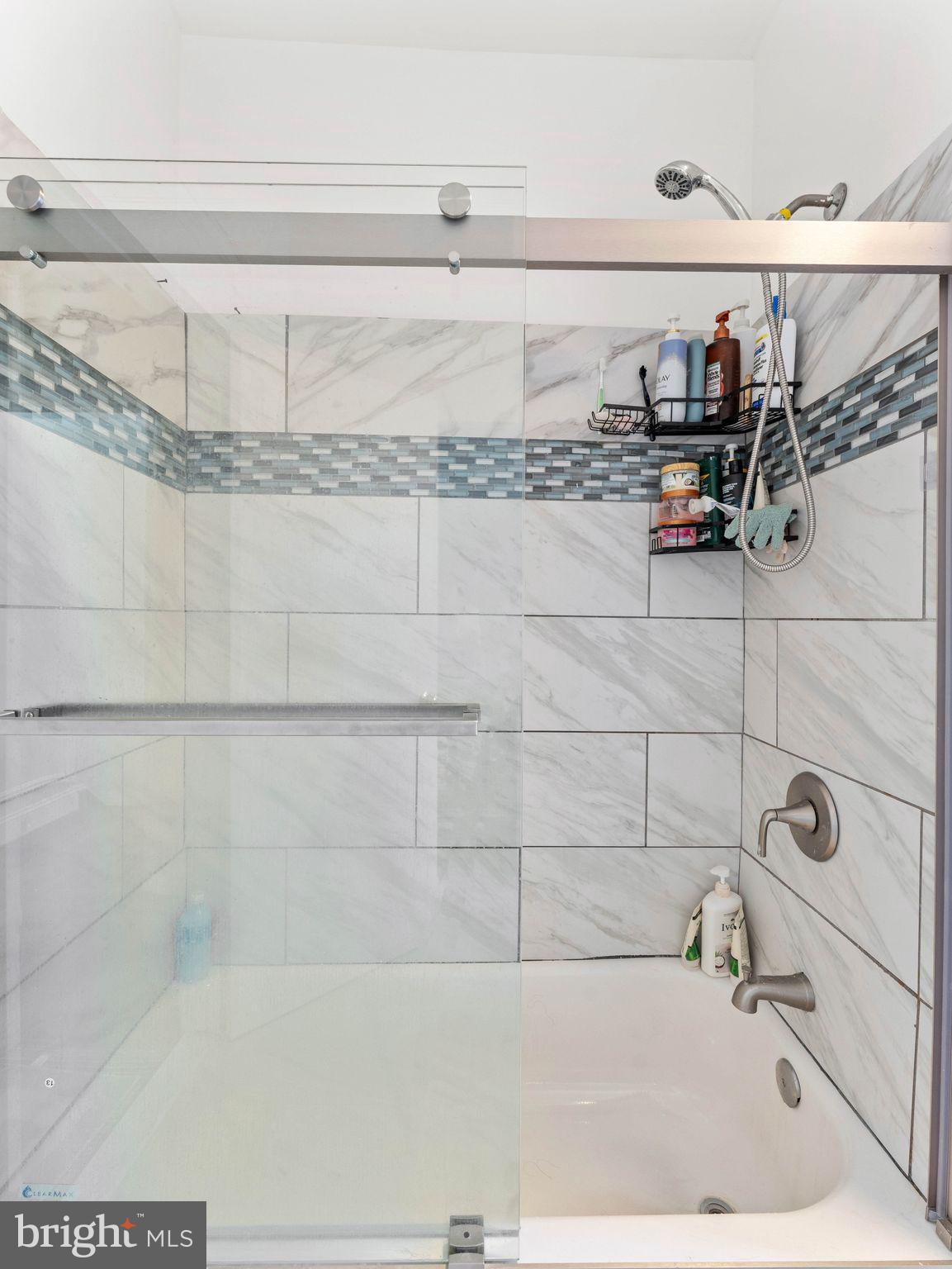 1542 W DIAMOND STREET