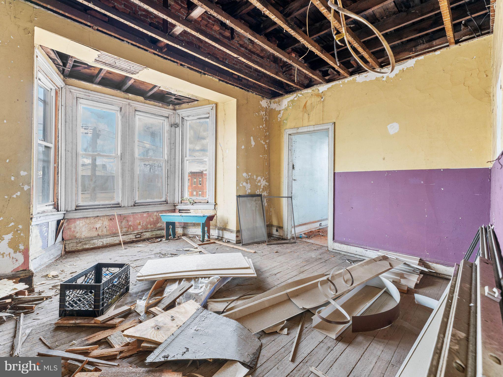 1542 W DIAMOND STREET