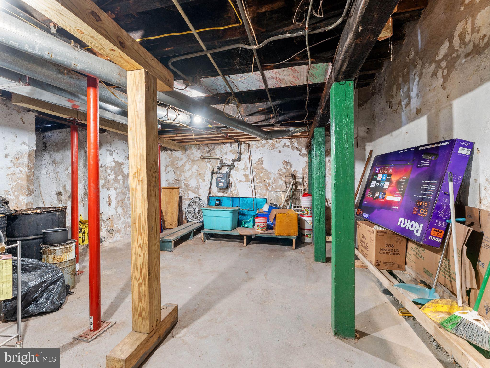 1542 W DIAMOND STREET