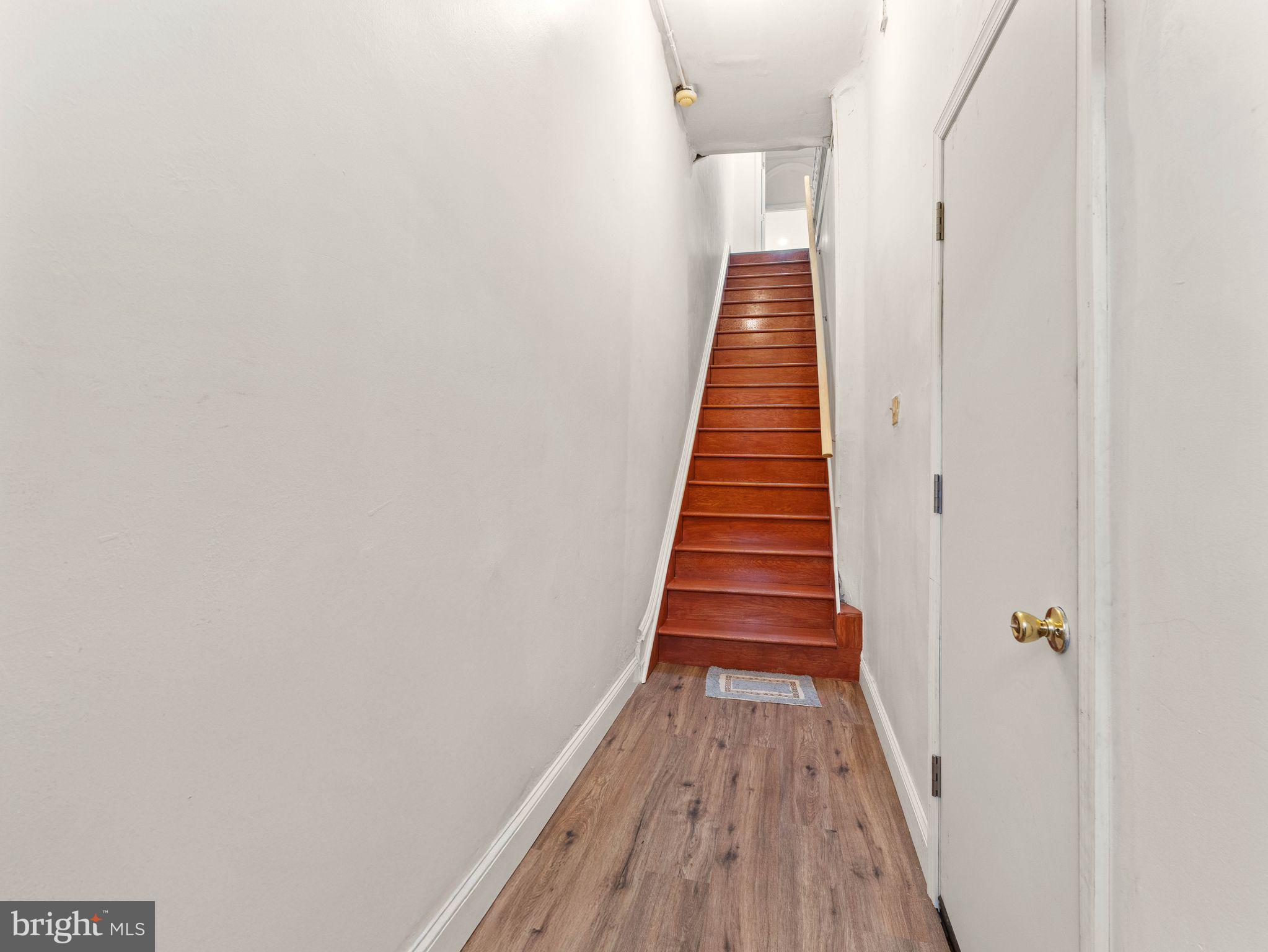 1542 W DIAMOND STREET