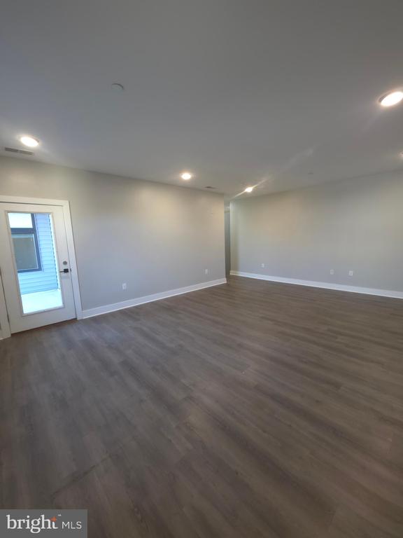 3925 HAVERFORD AVENUE 305