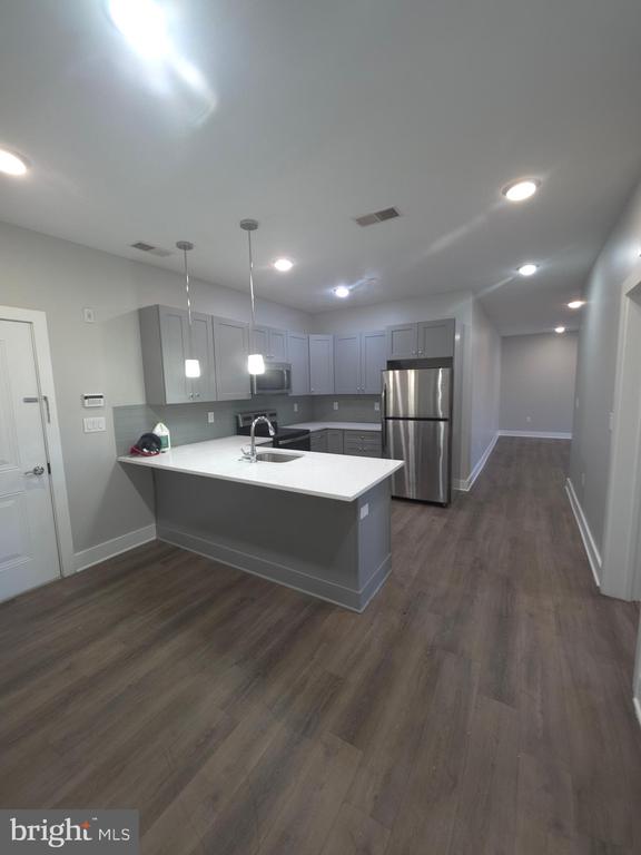 3925 HAVERFORD AVENUE 305
