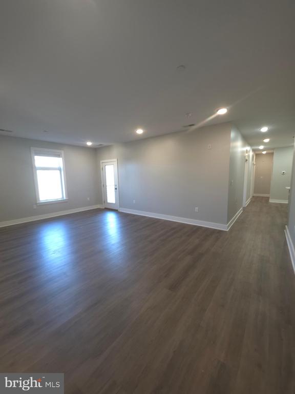 3925 HAVERFORD AVENUE 305