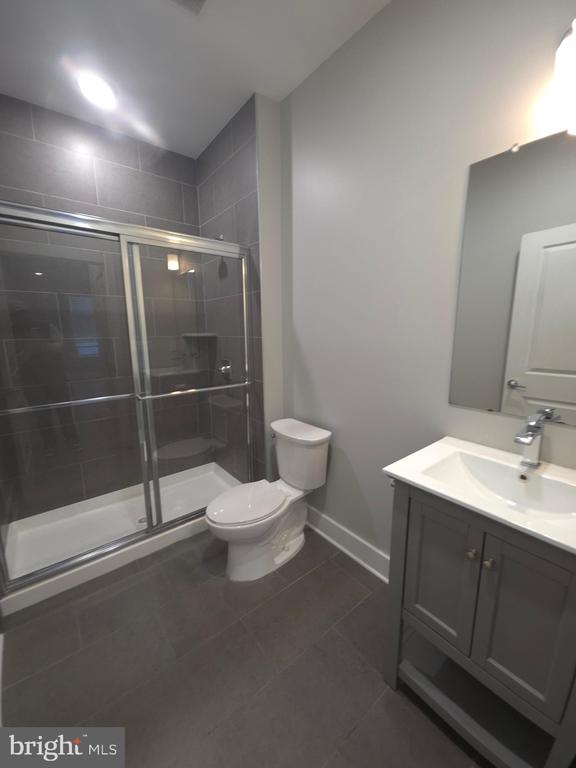 3925 HAVERFORD AVENUE 305
