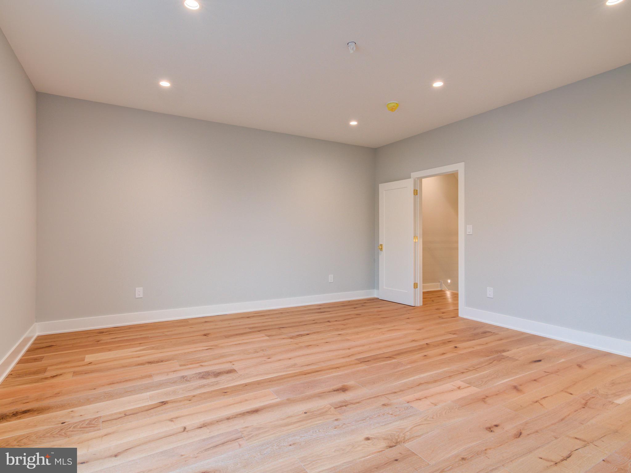 1019 E PALMER STREET