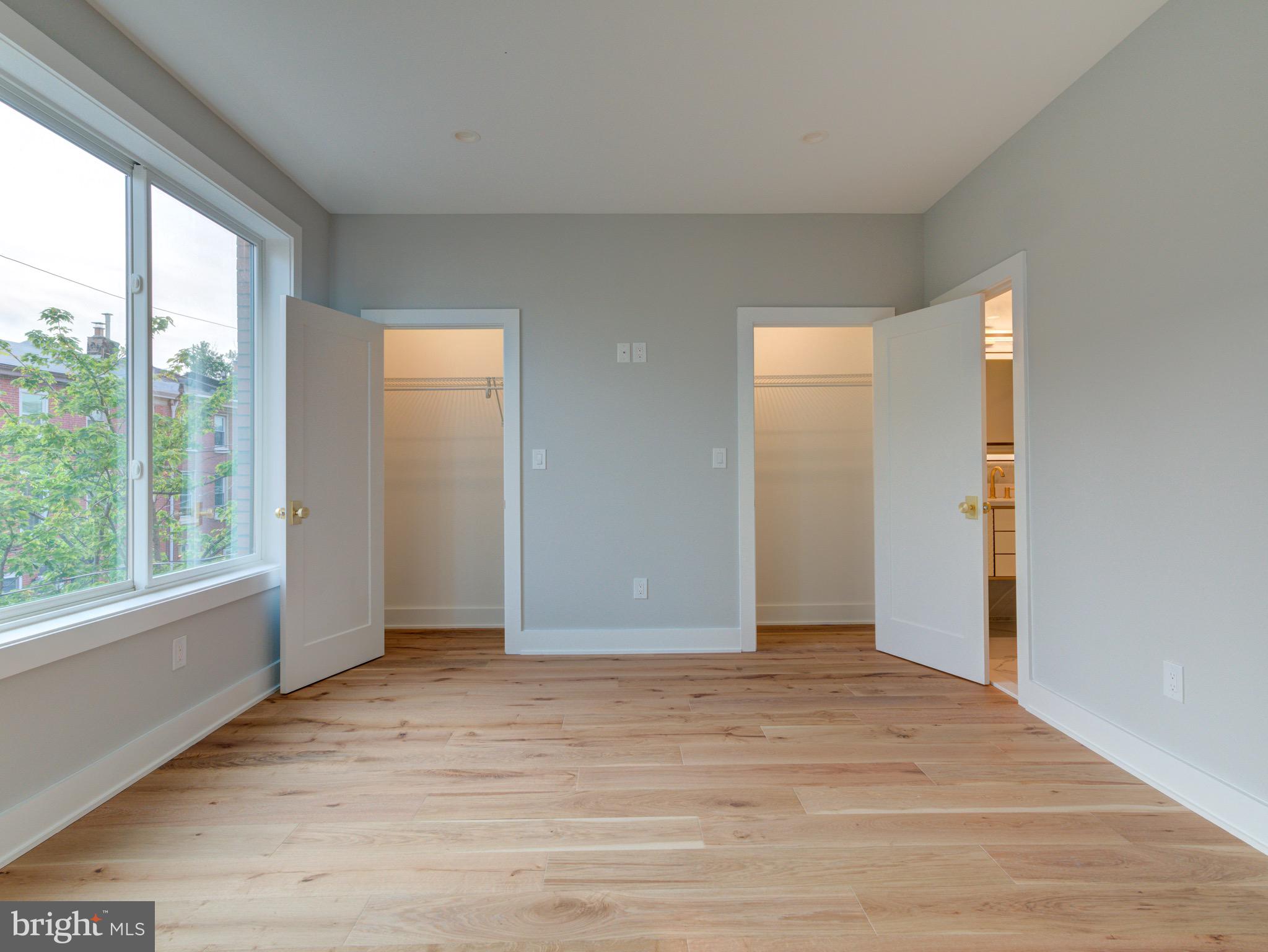 1019 E PALMER STREET