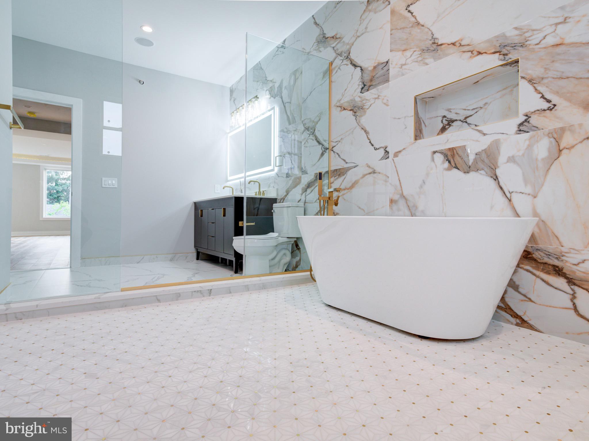 1019 E PALMER STREET