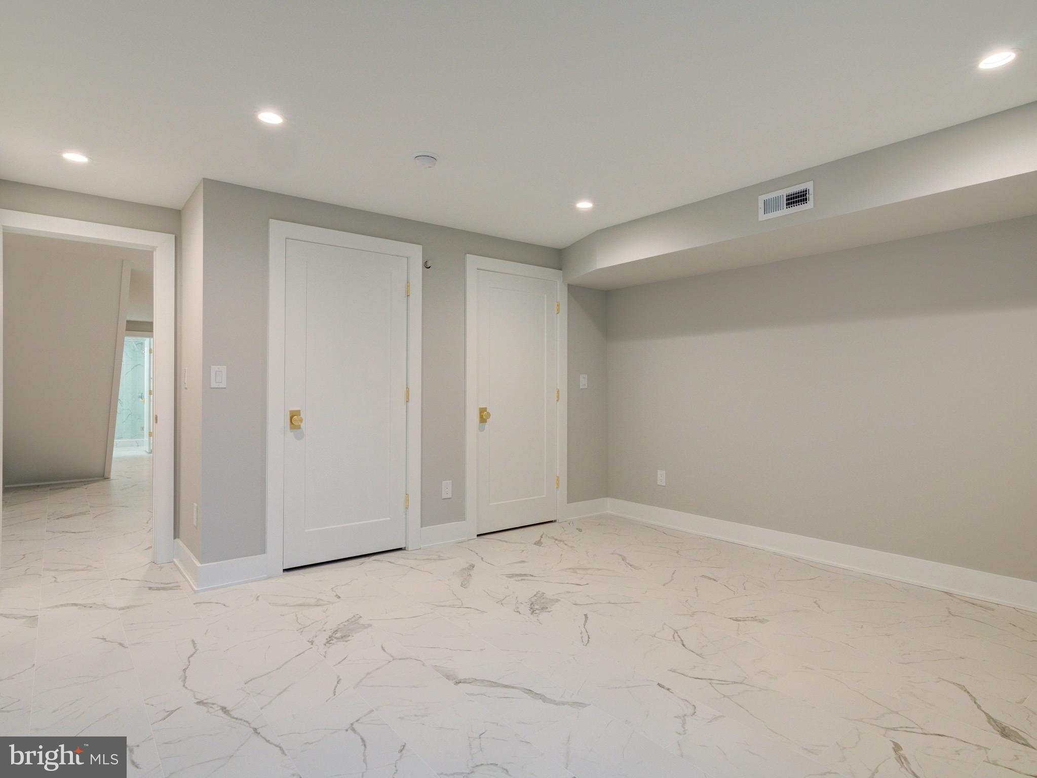 1019 E PALMER STREET