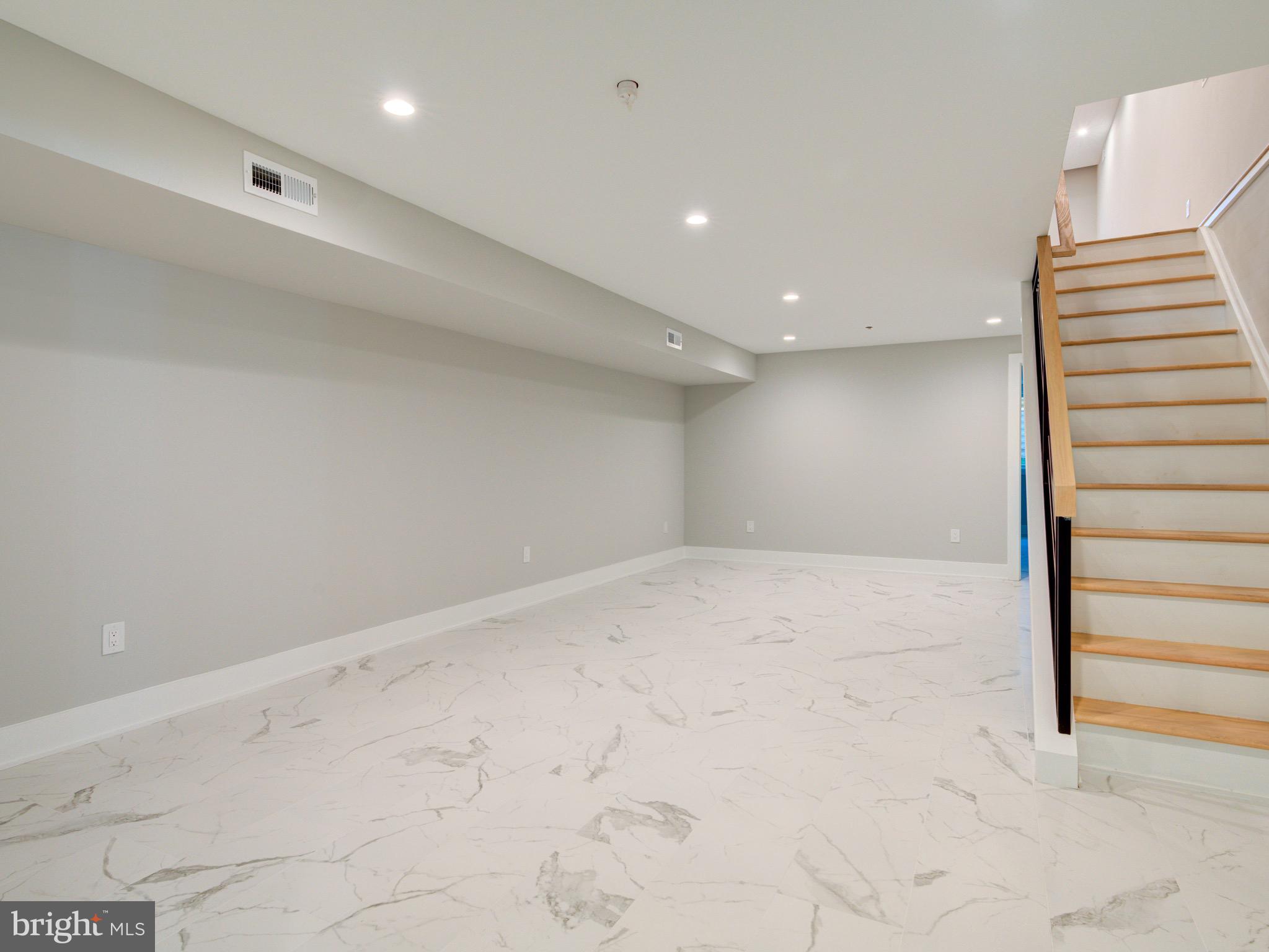 1019 E PALMER STREET