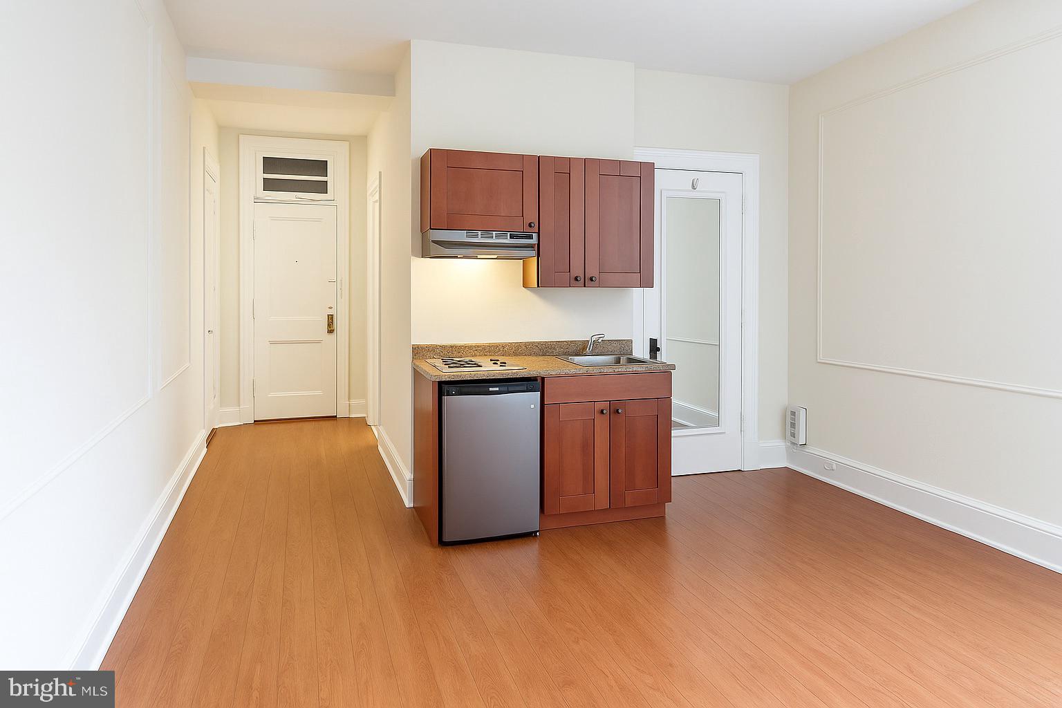 1324 LOCUST STREET 528