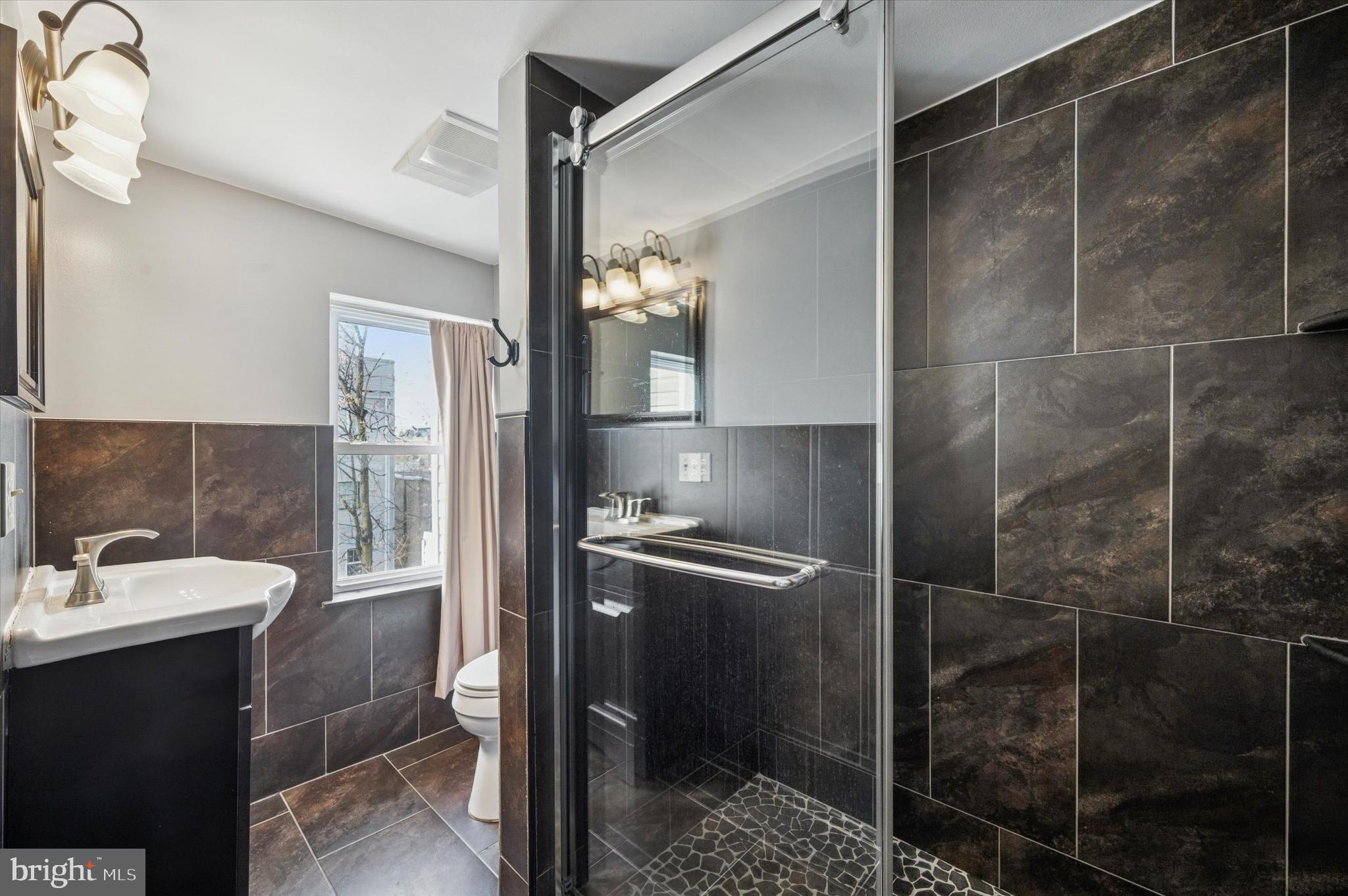 2034 E HUNTINGDON STREET