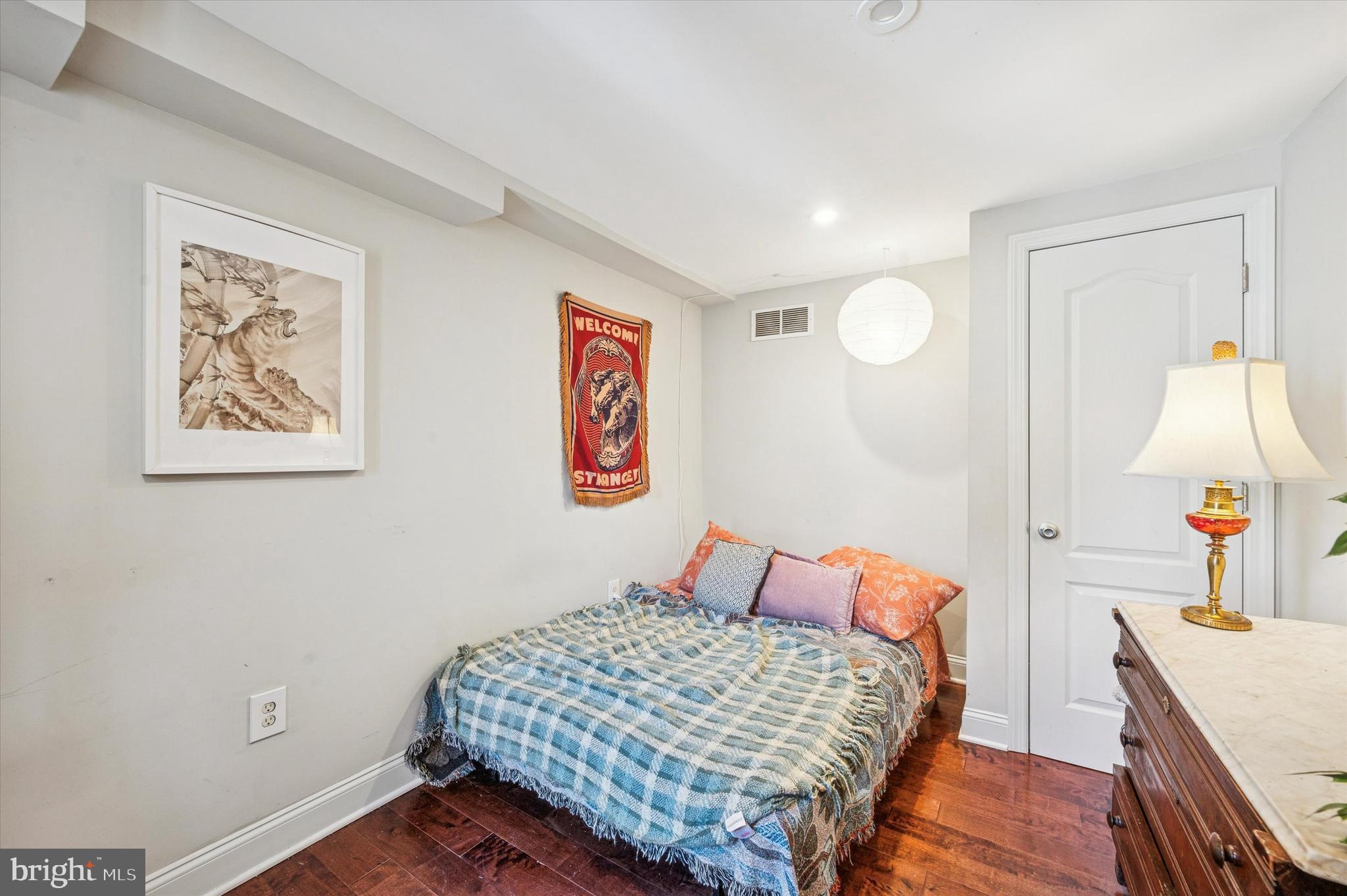 2034 E HUNTINGDON STREET