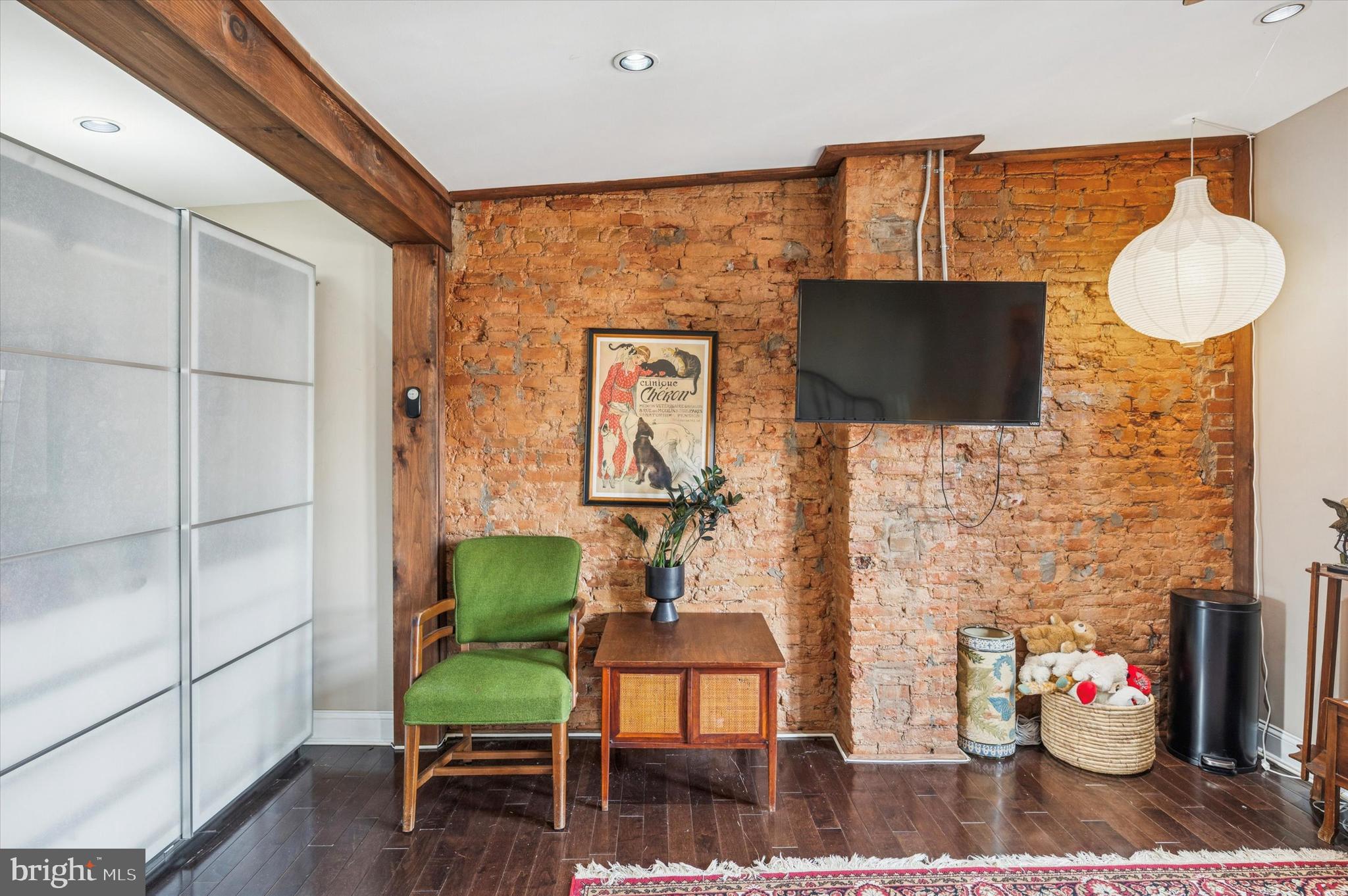 2034 E HUNTINGDON STREET