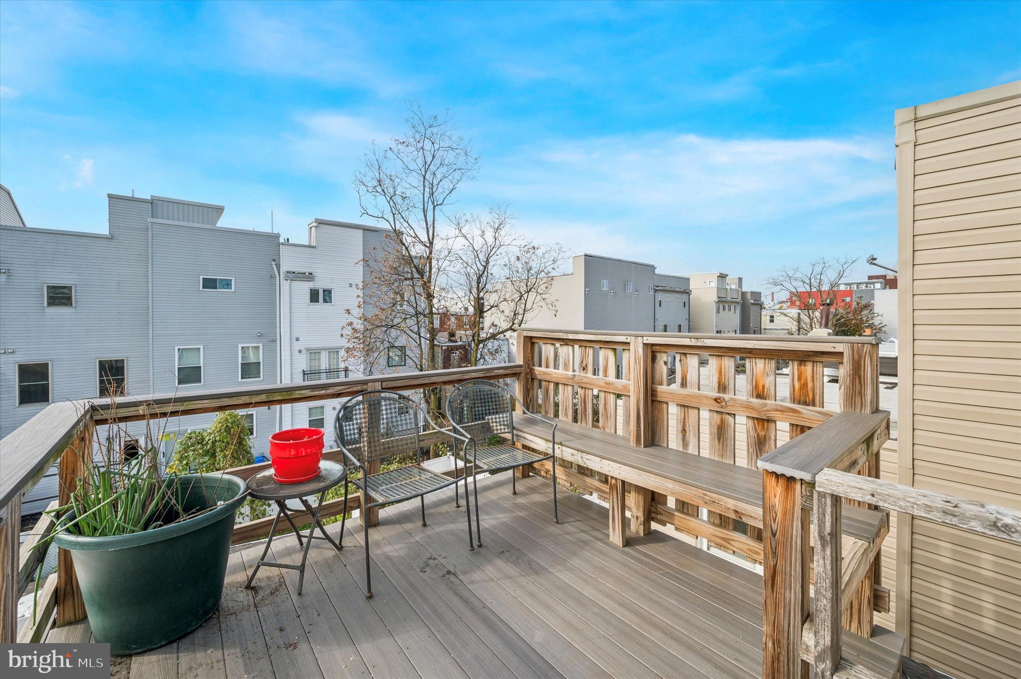 2034 E HUNTINGDON STREET