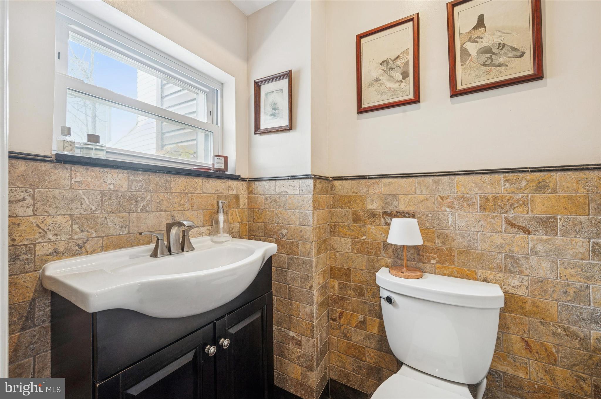 2034 E HUNTINGDON STREET