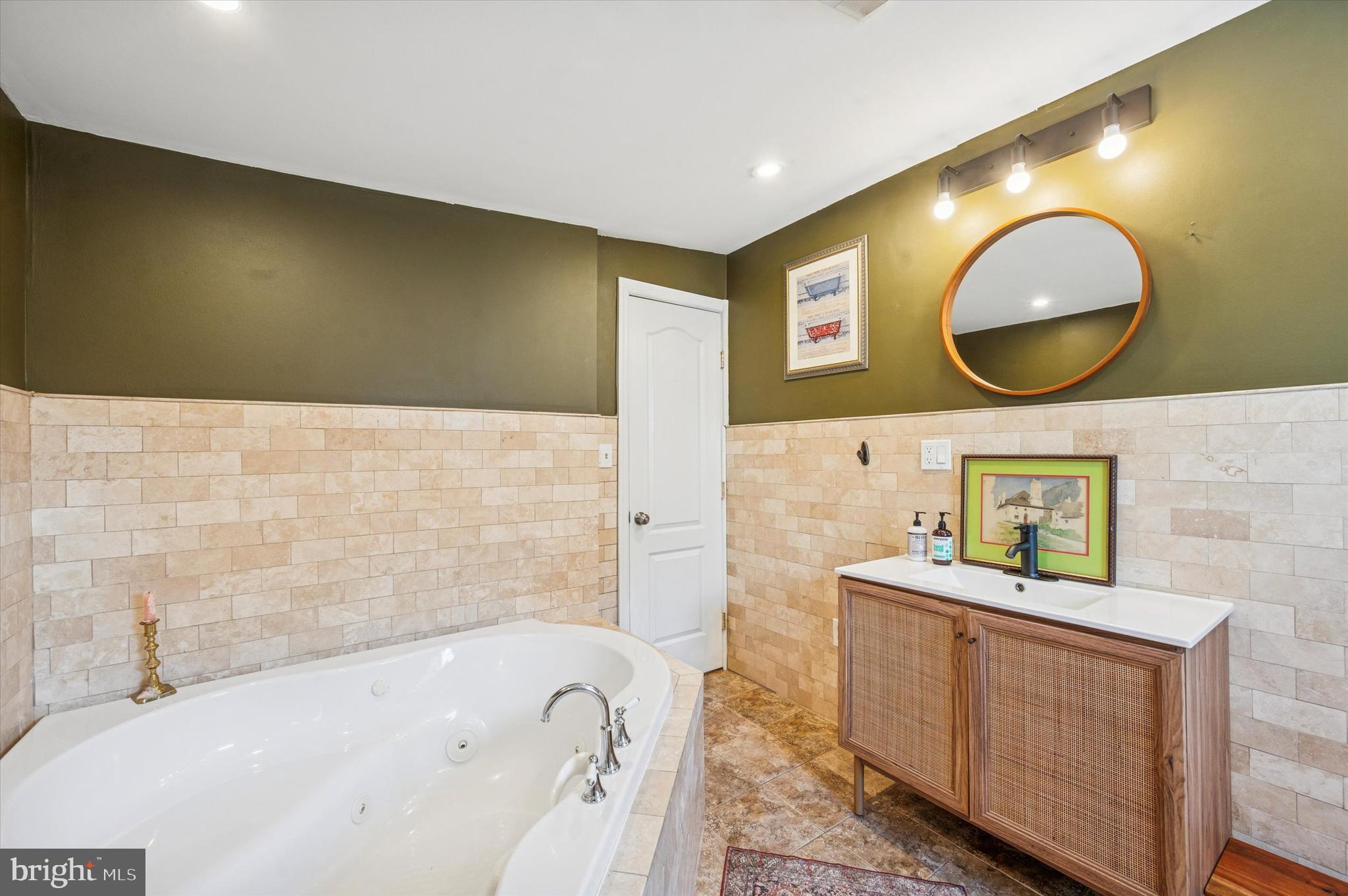 2034 E HUNTINGDON STREET