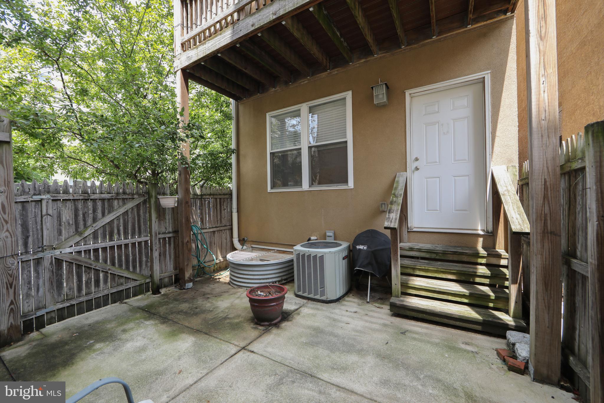 1926 POPLAR STREET 1