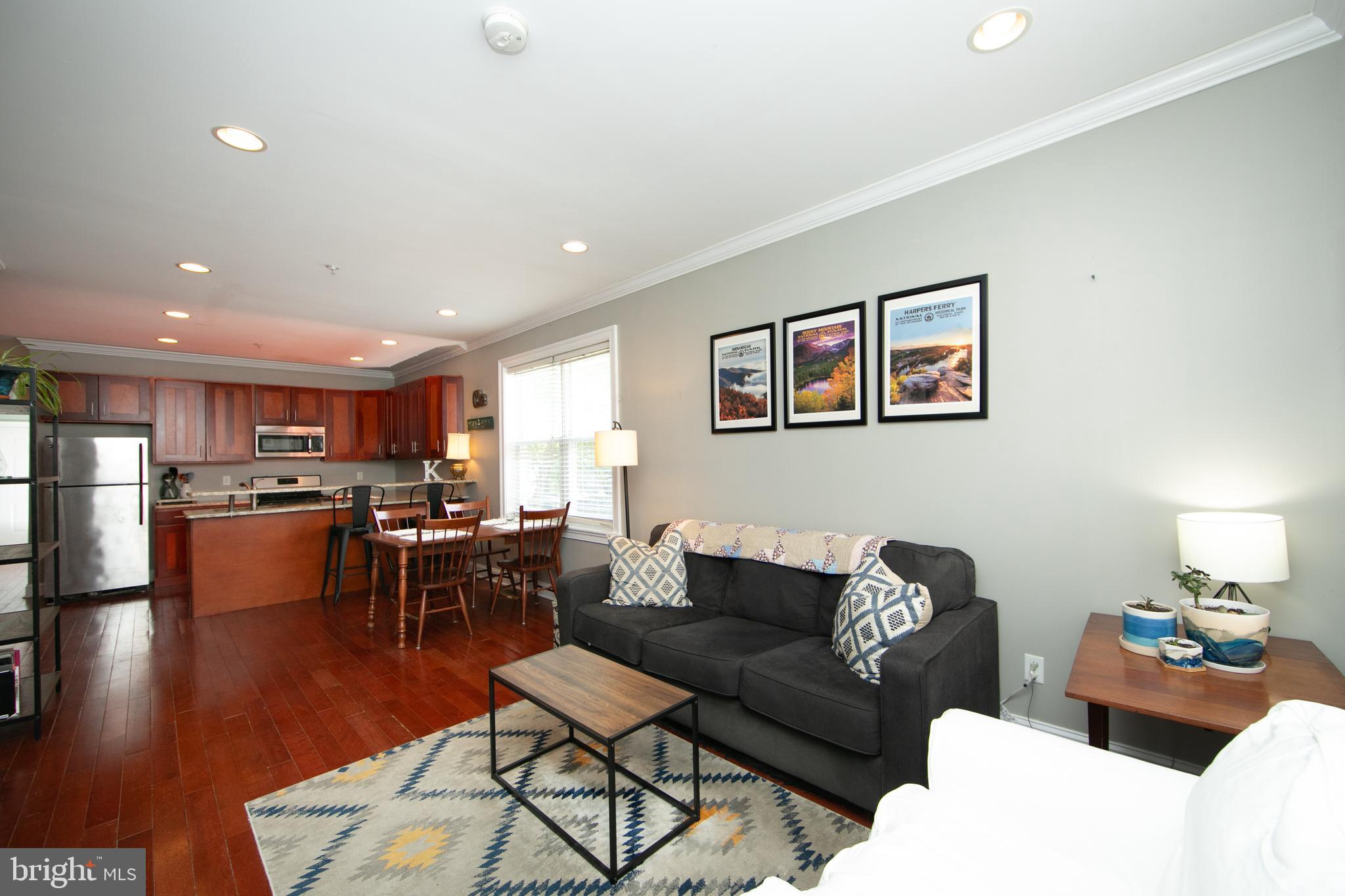 1926 POPLAR STREET 1