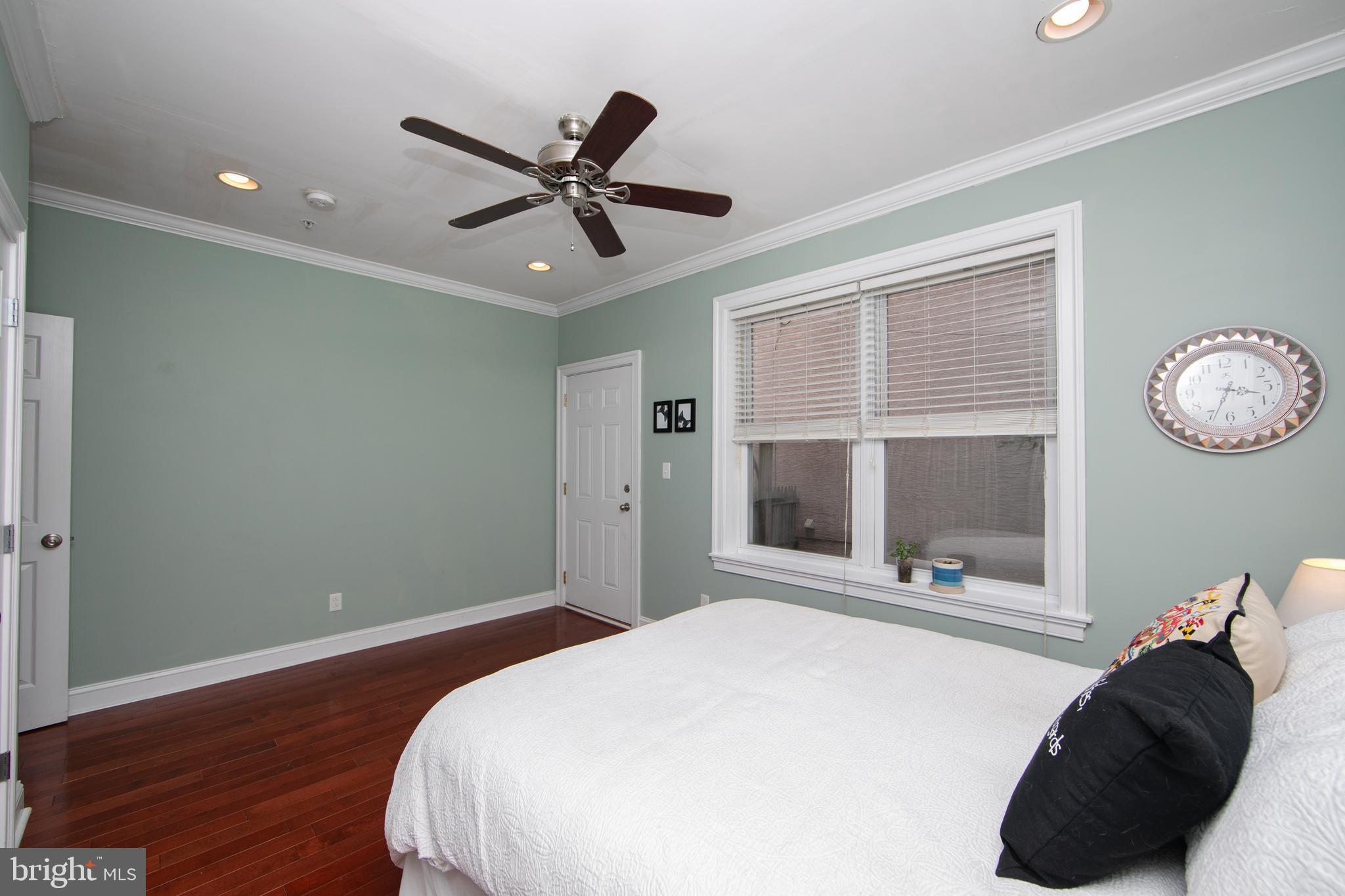 1926 POPLAR STREET 1