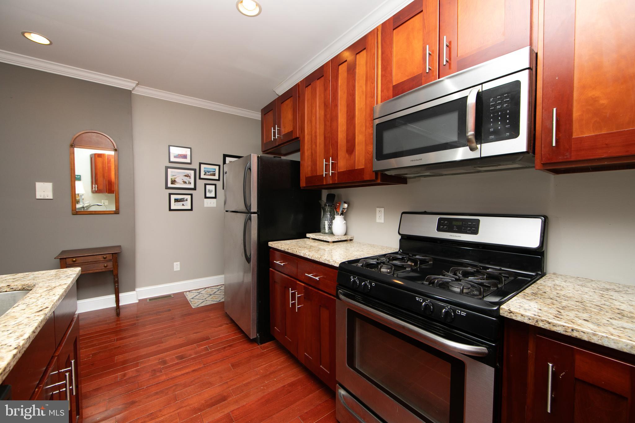 1926 POPLAR STREET 1