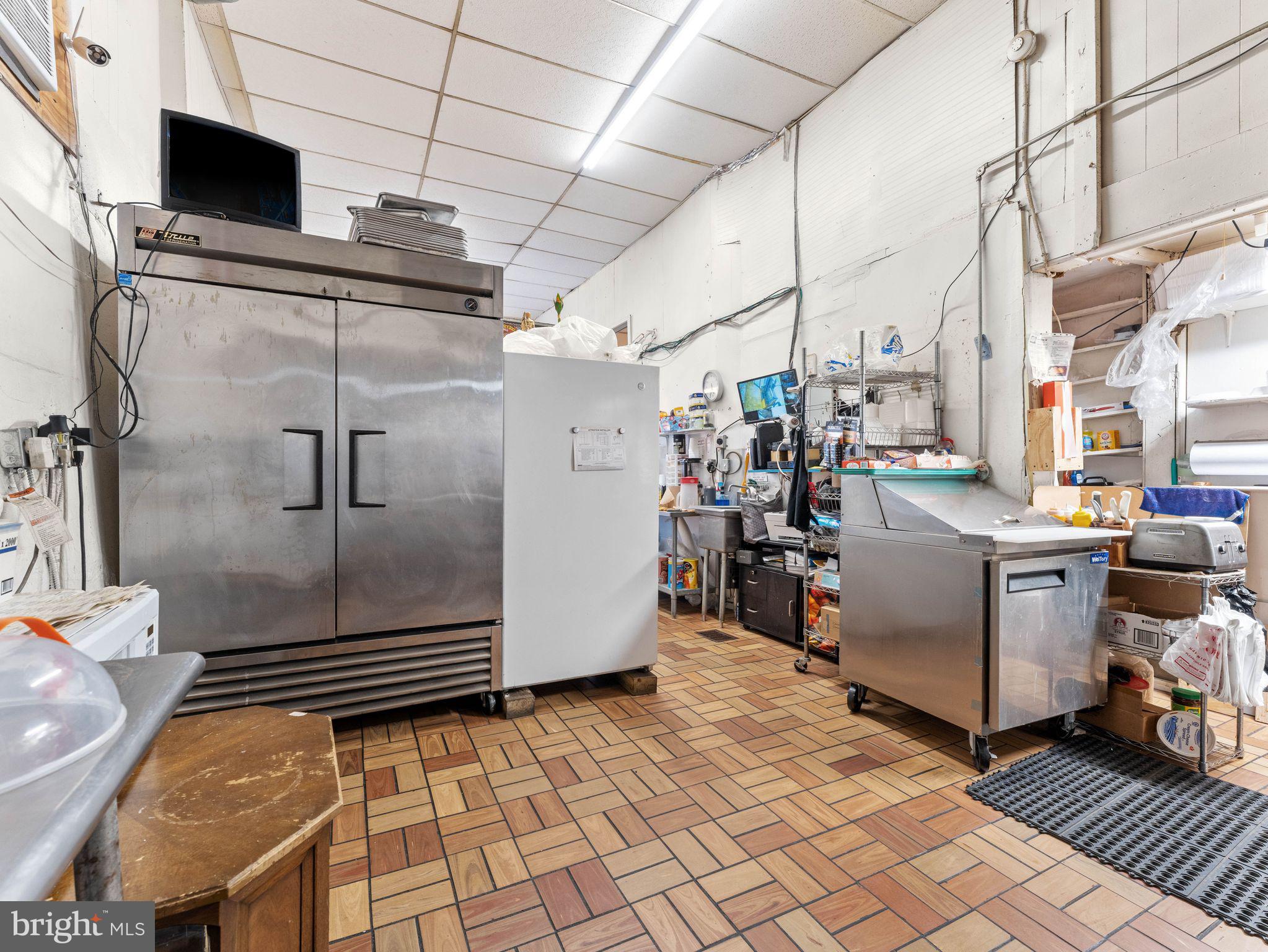 1542 W DIAMOND STREET